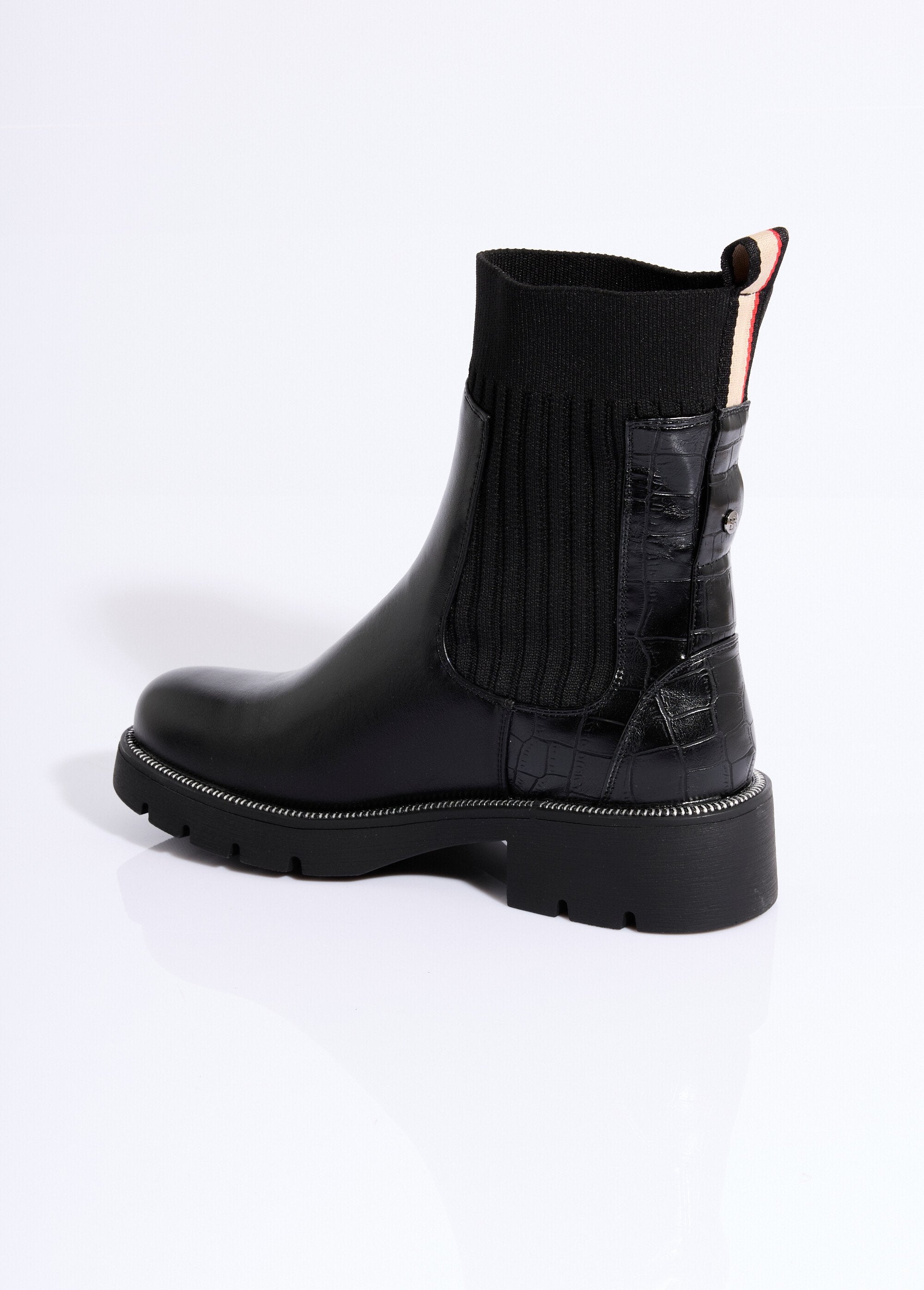 High_notched_sock-style_boots_Black_DO1_slim