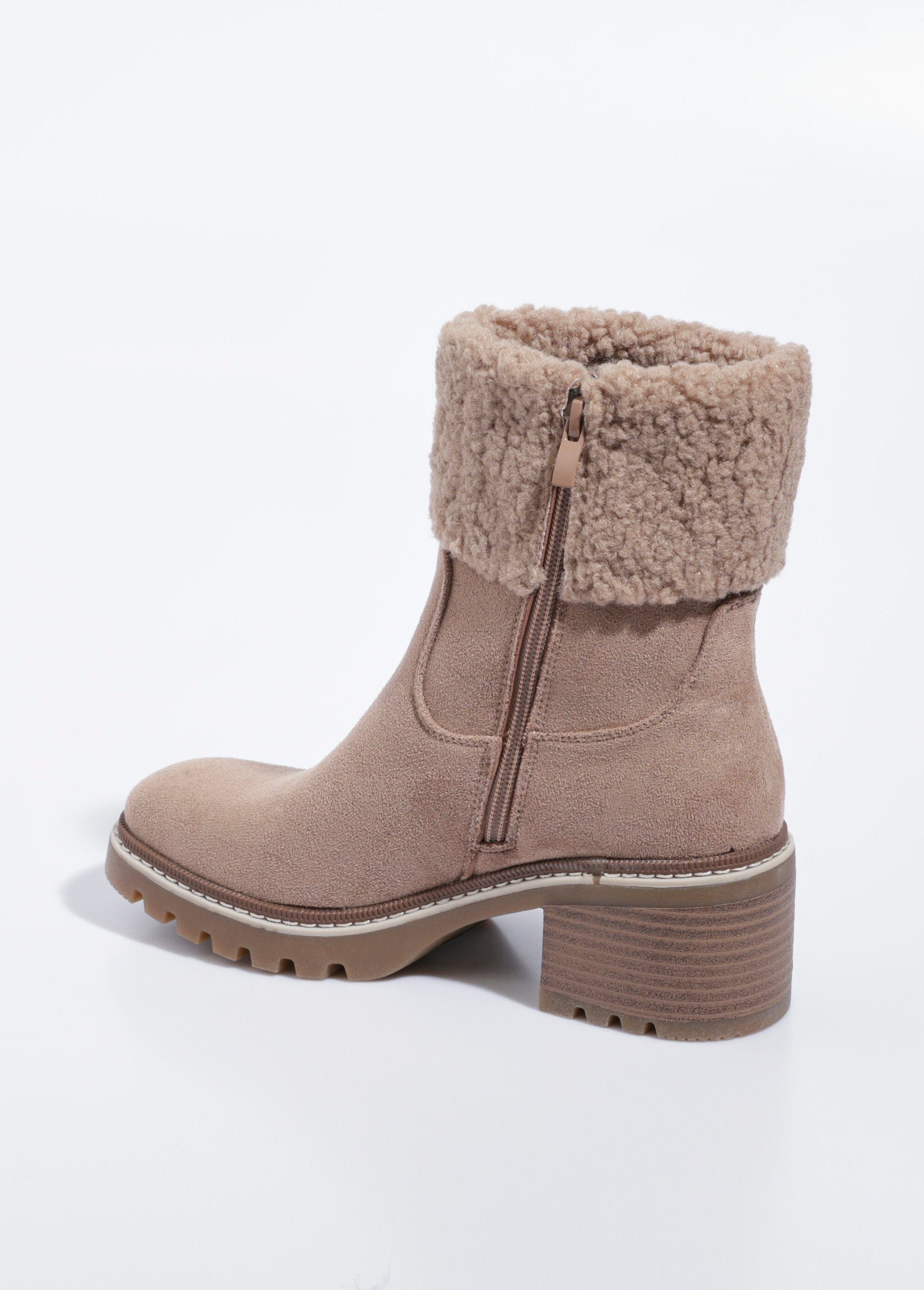 Suede_boots_with_heels_and_fur_cuffs_Beige_DO1_slim