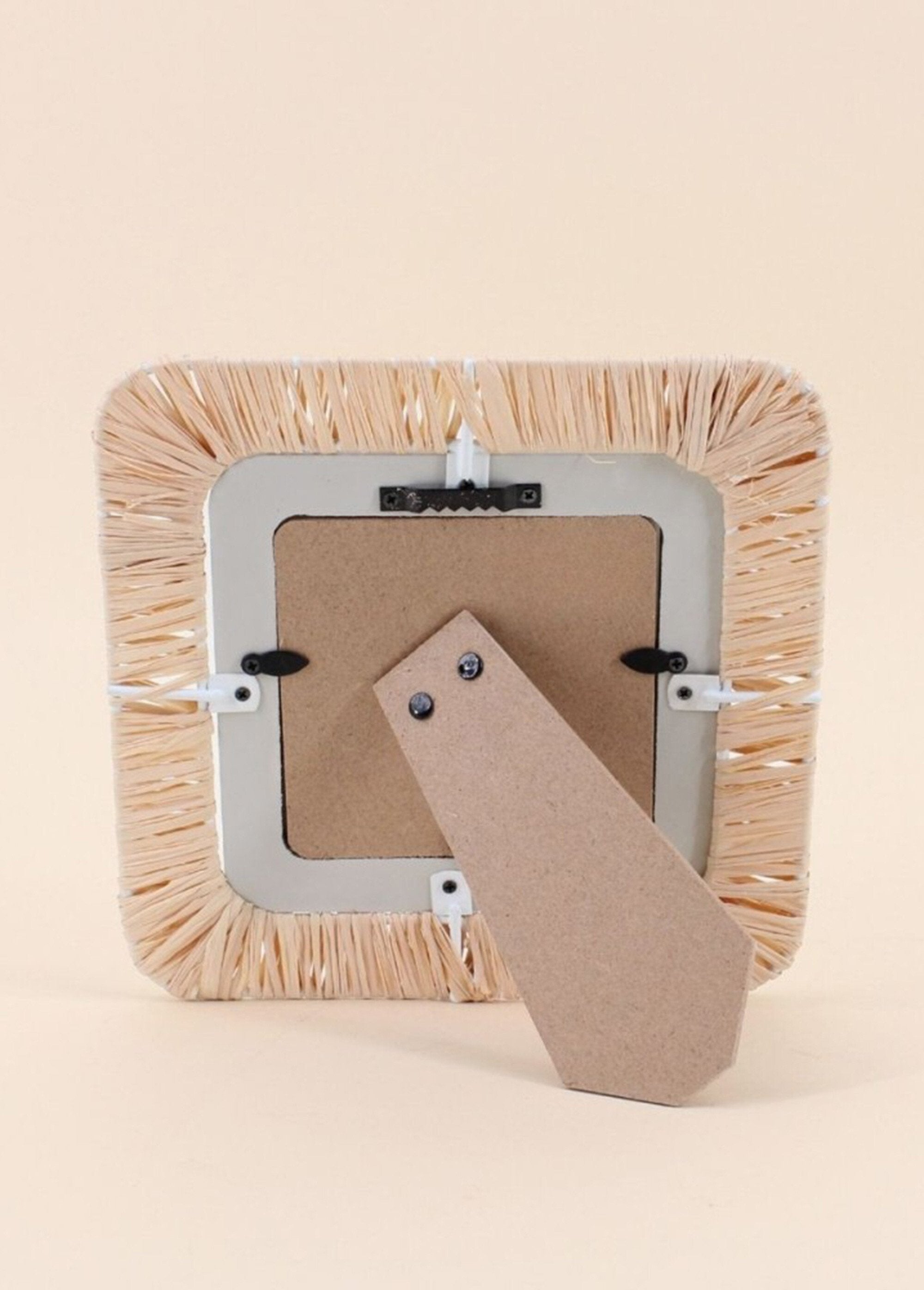 Square_photo_frame_with_raffia_decoration_Natural_DO1_slim