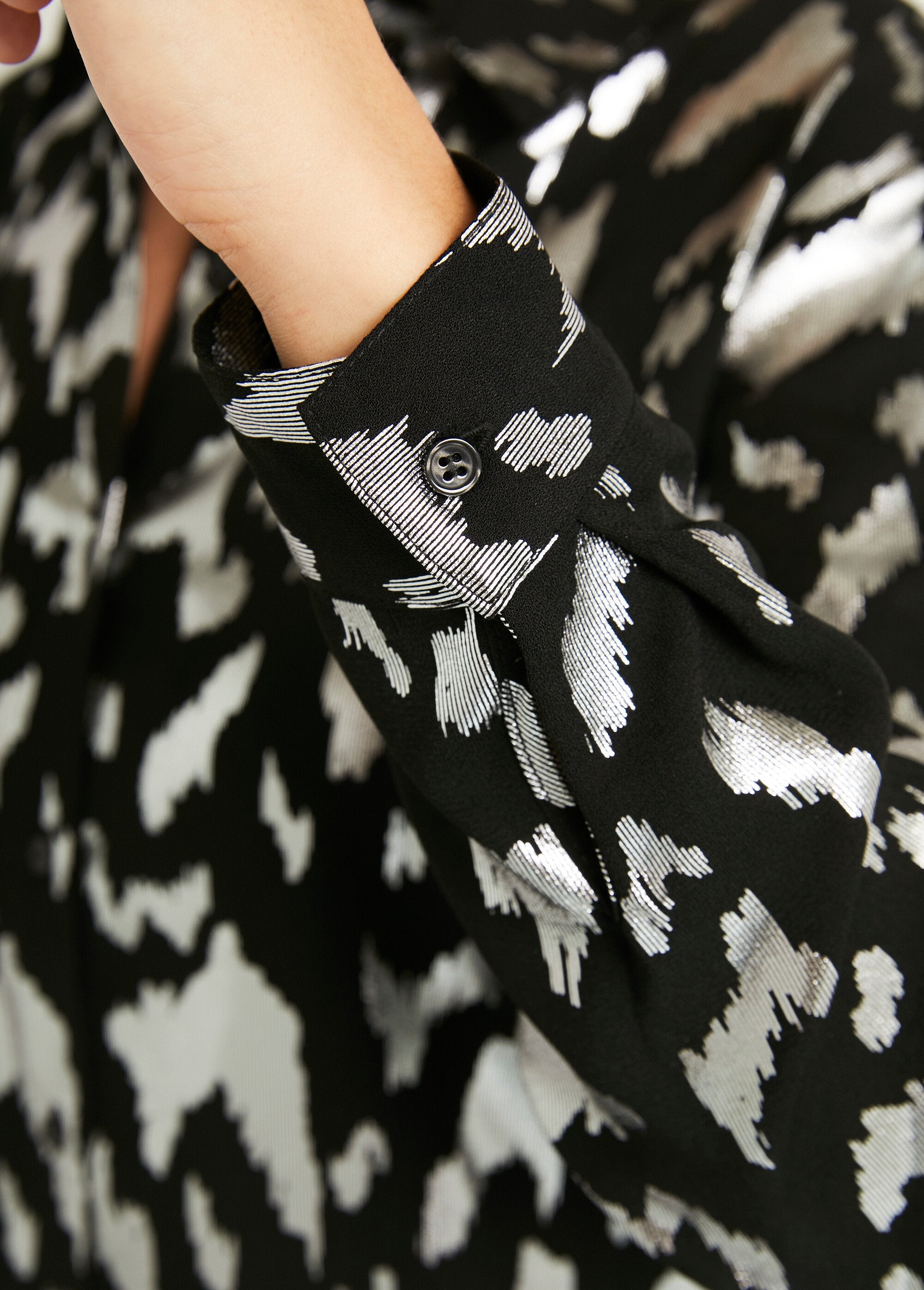 Long_buttoned_blouse_with_shiny_print_Black_and_silver_DE2_slim