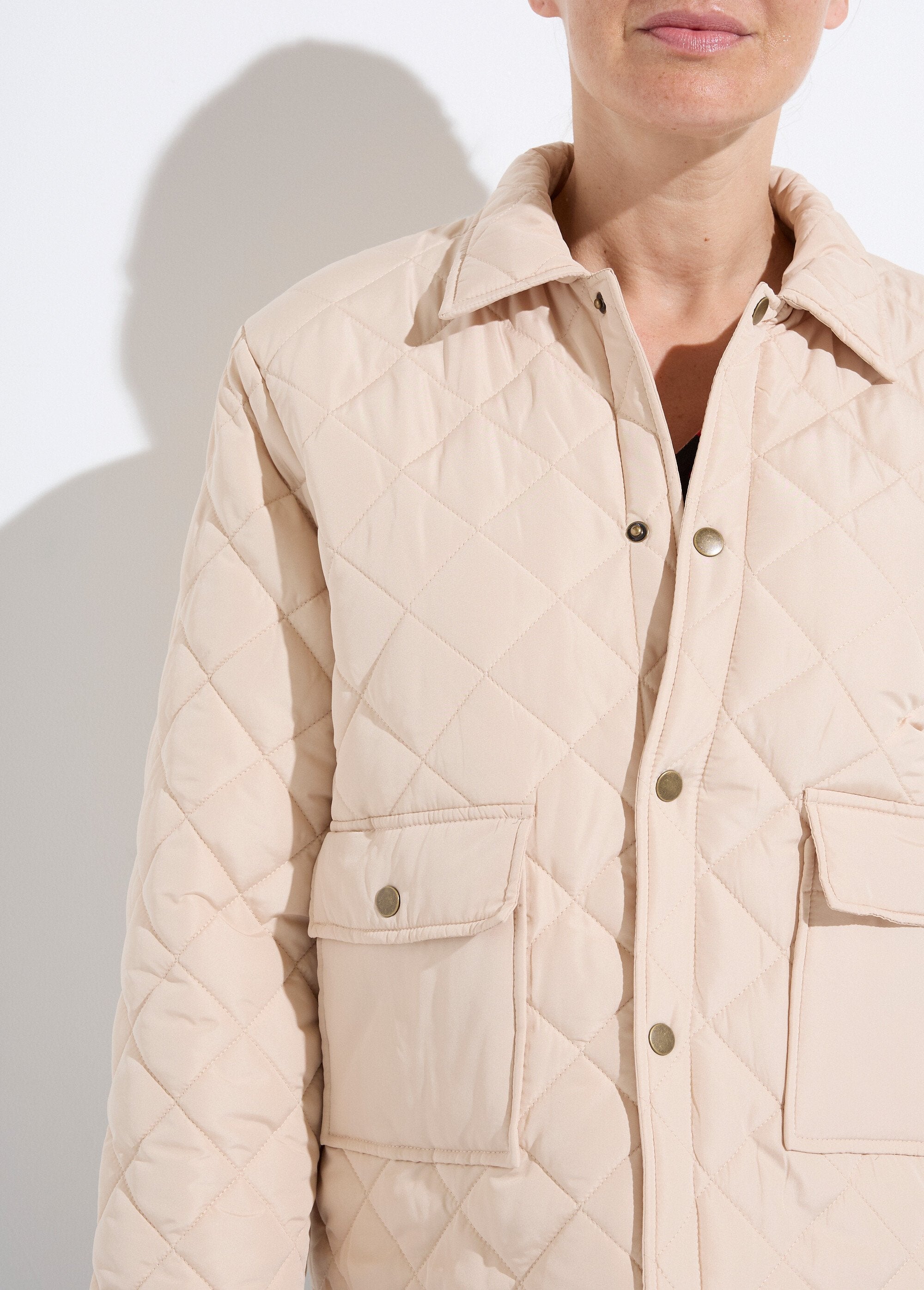 Lightweight_quilted_down_jacket_with_press_studs_Sand_DE1_slim