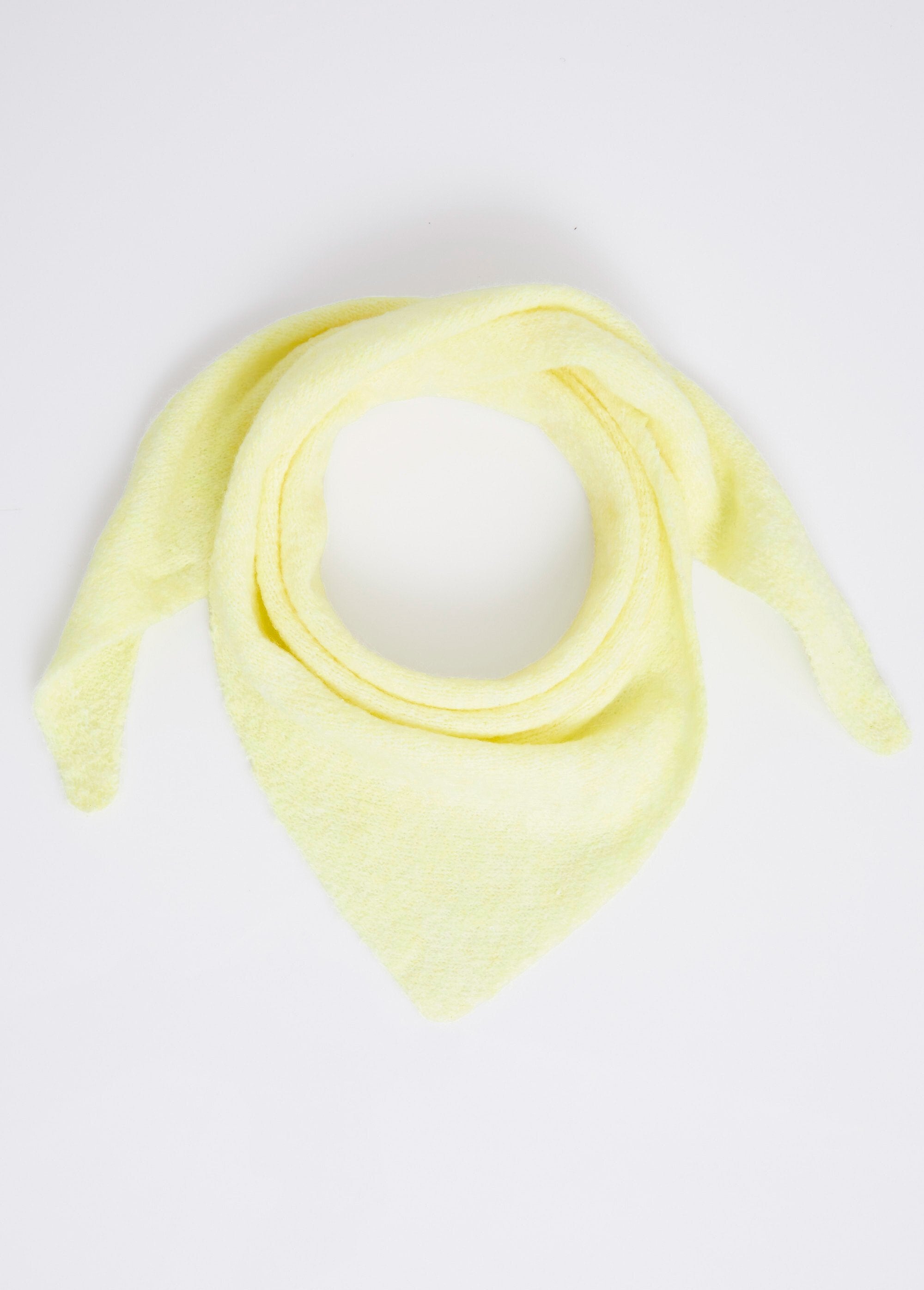 Plain_triangle_scarf,_with_wool_YELLOW_FA1_slim