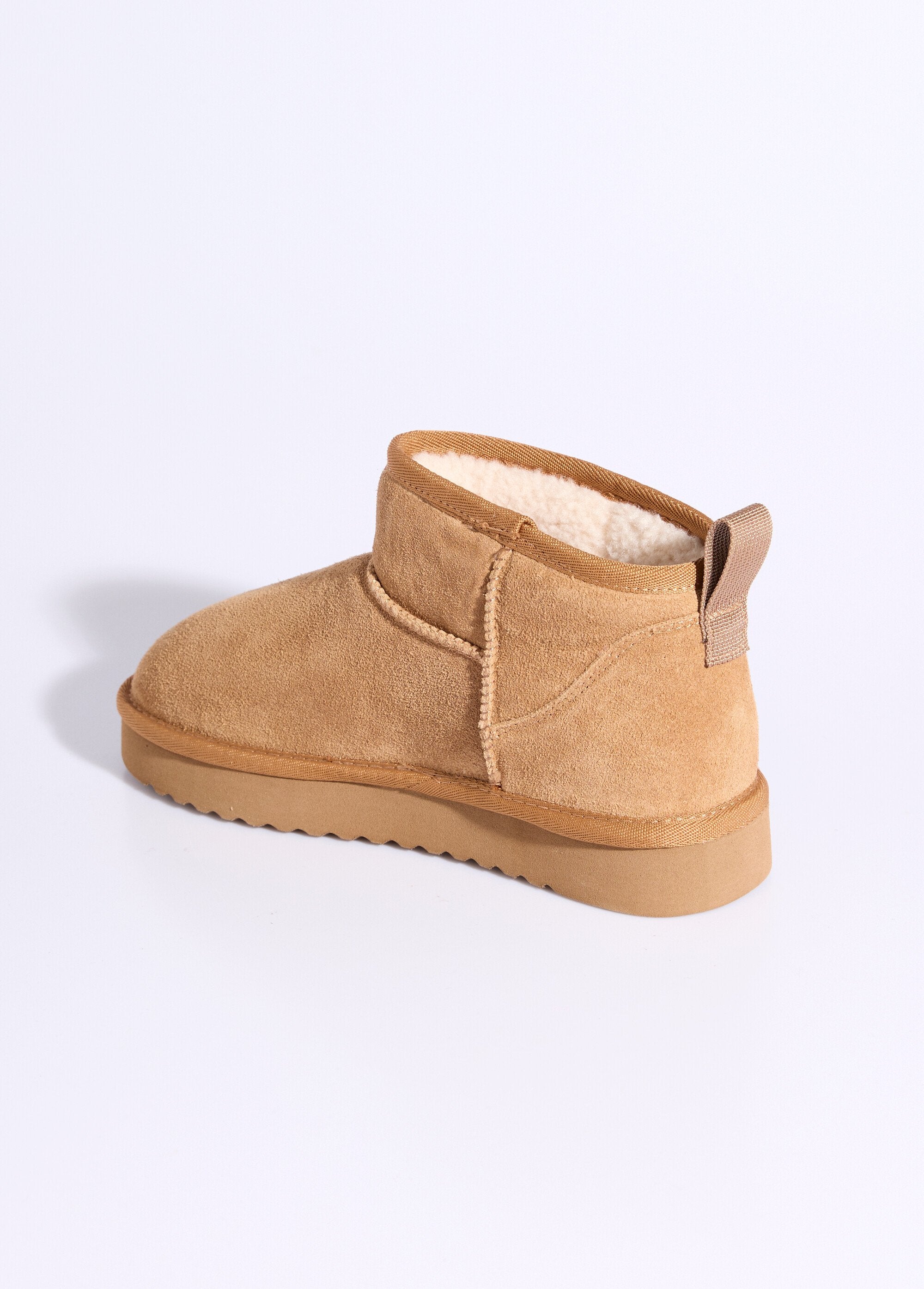 Low_fur-lined_boots_with_wedge_sole_camel_DO1_slim