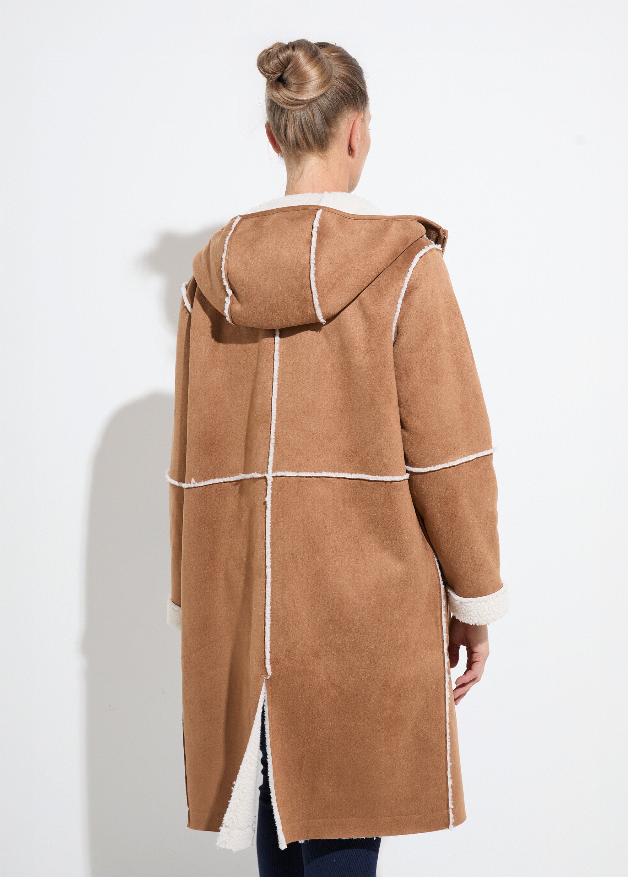 Warm_shearling-effect_hooded_zip-up_coat_camel_DO1_slim