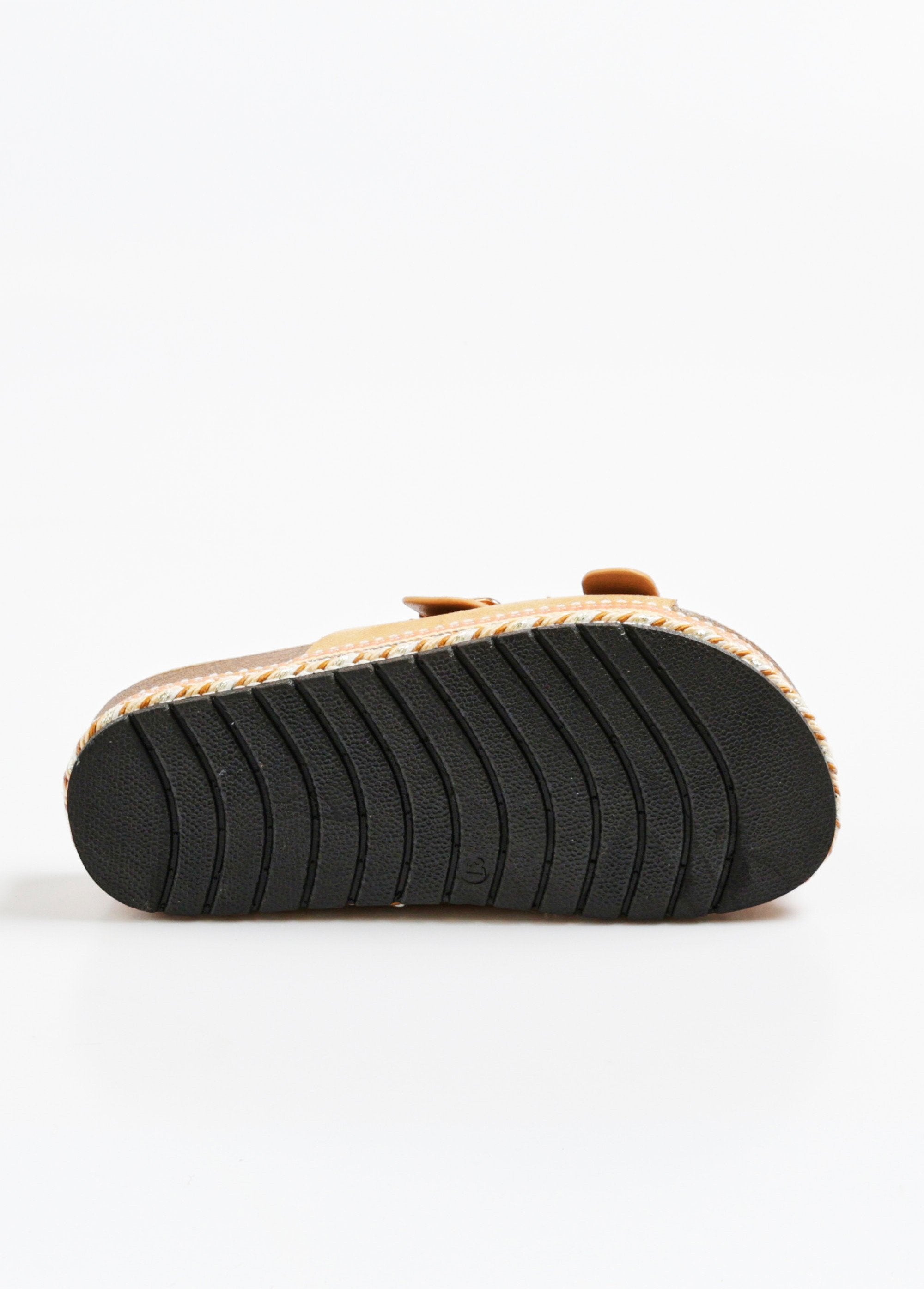 Metallic_wedge_mules_with_anatomical_sole_camel_UN1_slim