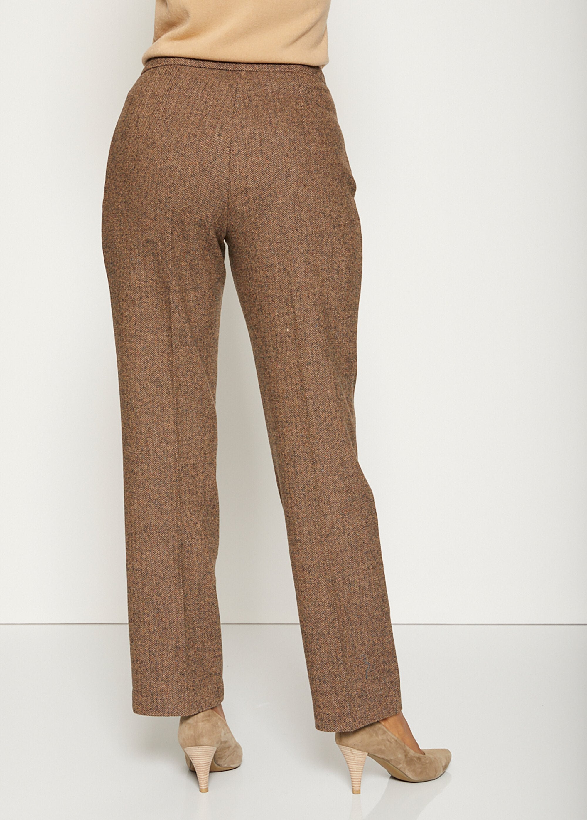 Herringbone_or_heather_pants,_75_cm_inseam_Brown_chevrons_DO1_slim