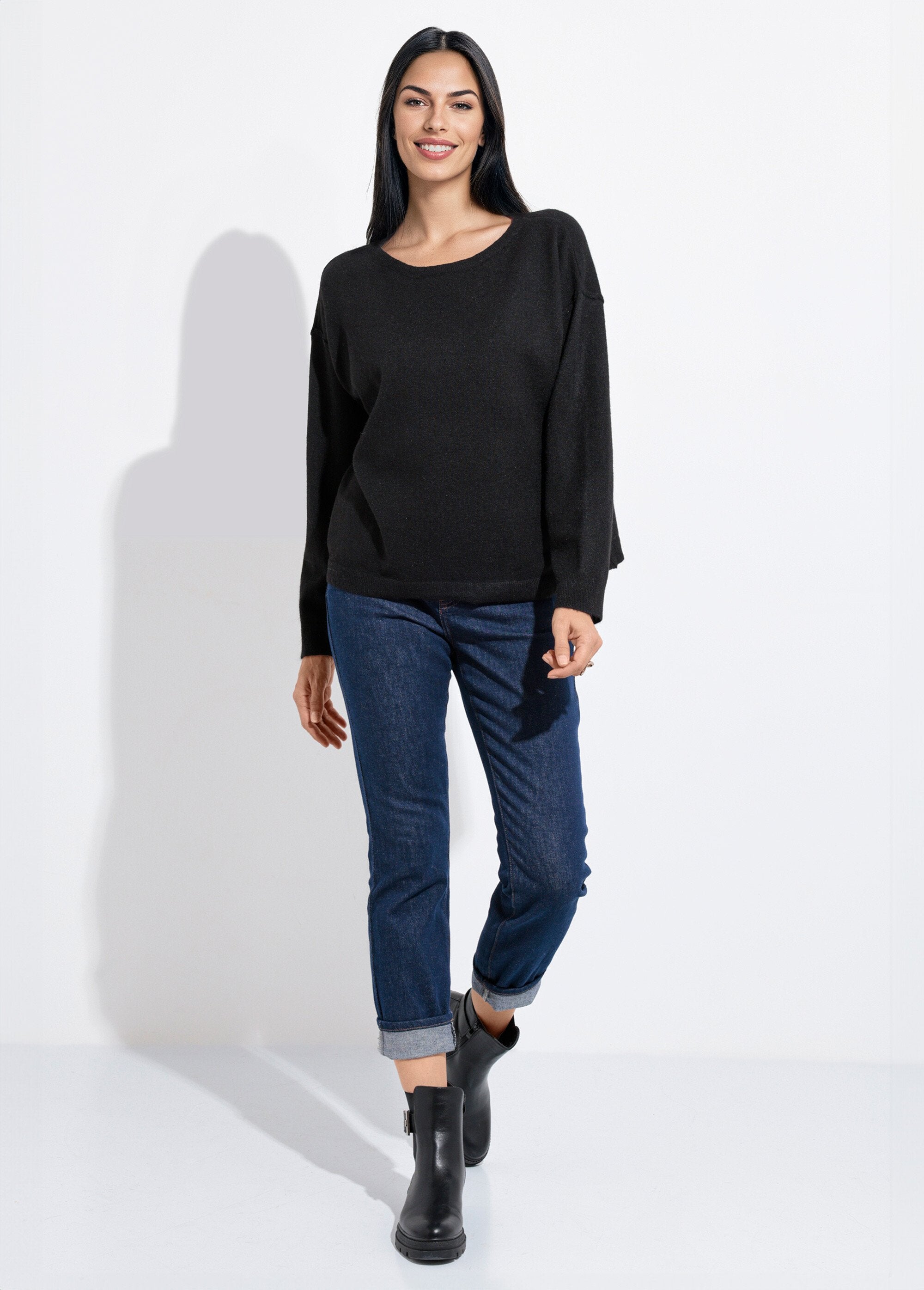 Warm_round_neck_sweater_with_wool_Black_SF1_slim