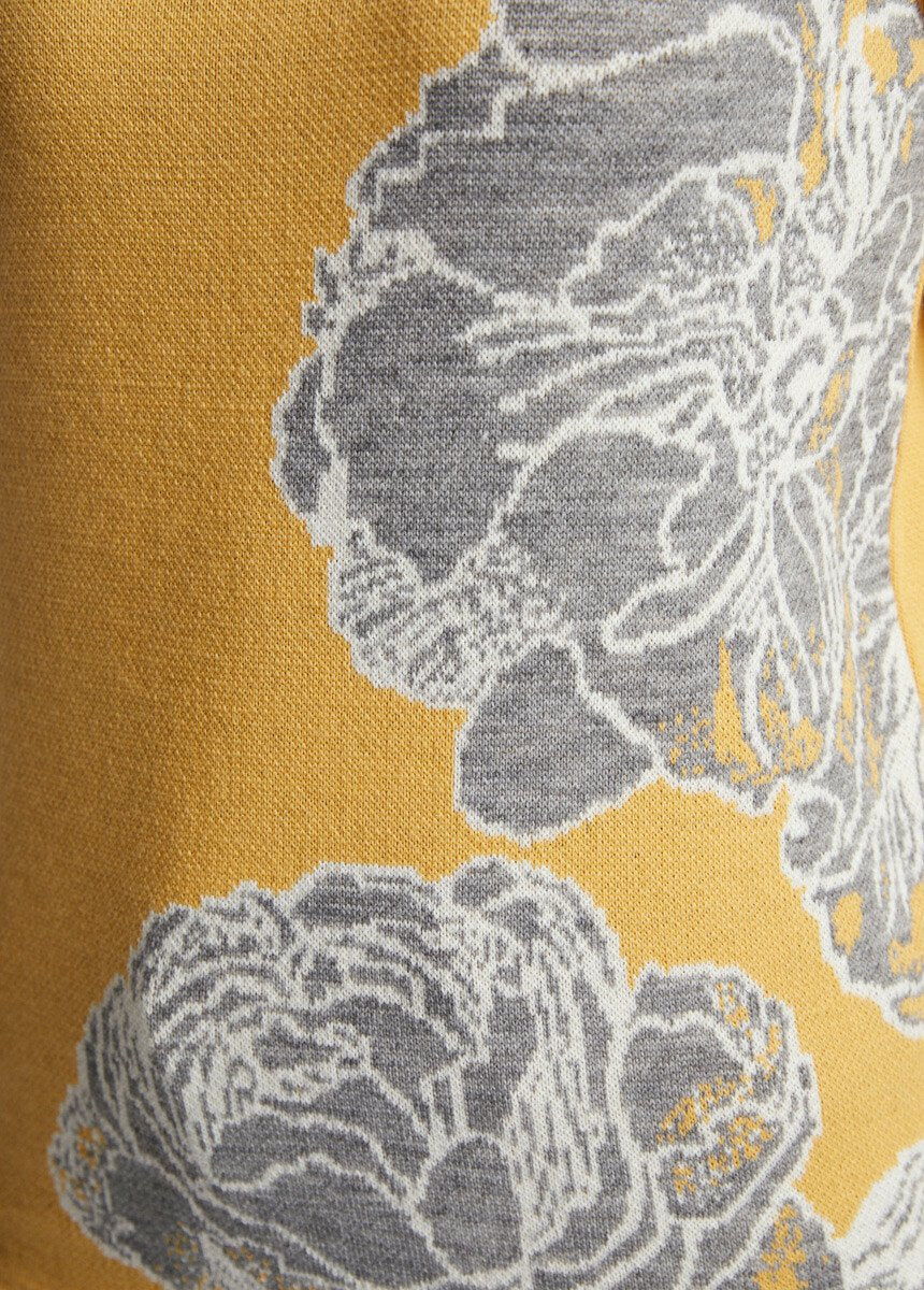 Floral_jacquard_round_neck_sweater_with_wool_Honey_and_gray_DE3_slim