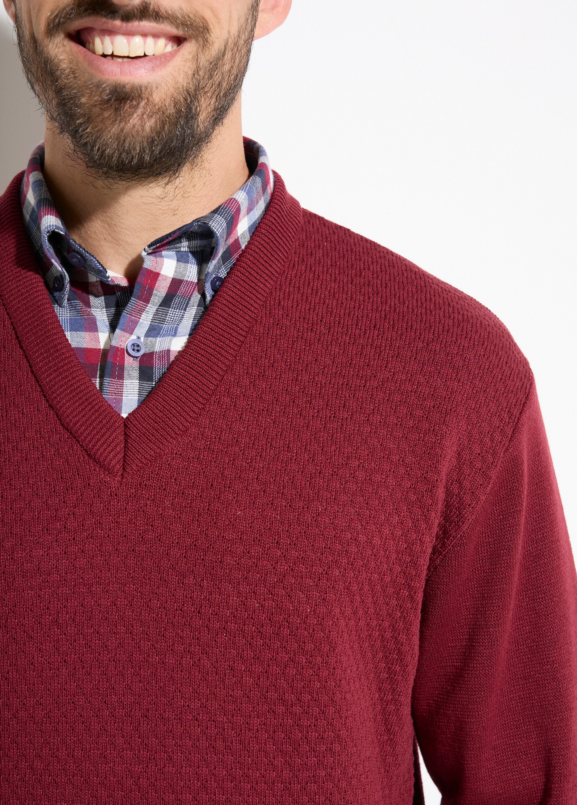Fancy_knit_wool_sweater_with_V-neck_and_long_sleeves_Bordeaux_DE1_slim