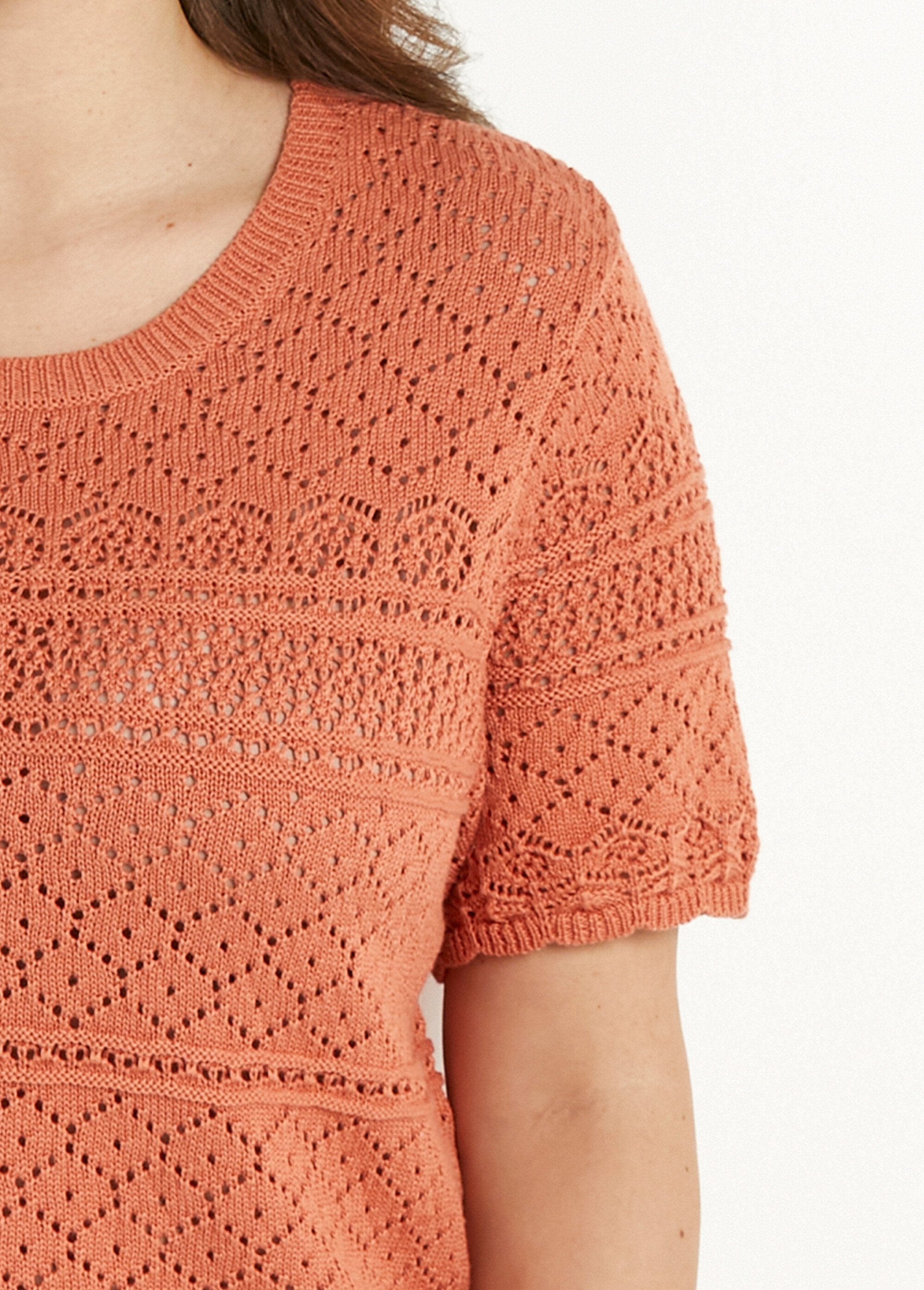 Short-sleeved,_openwork,_round-neck_blouse_sweater_Spicy_DE1_curvy