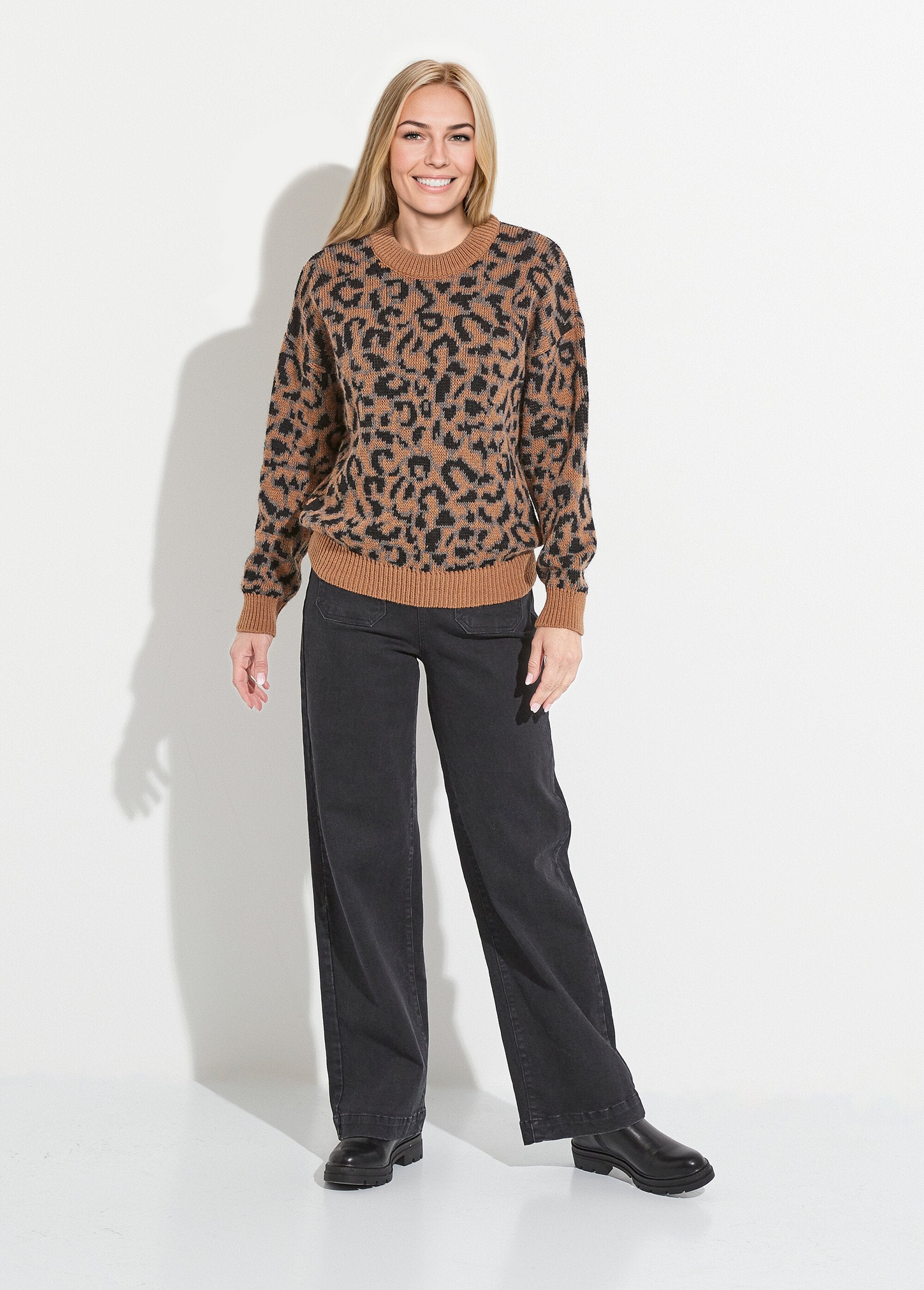 Leopard_print_sweater_with_high_neck_and_long_sleeves_Camel_and_black_SF1_slim