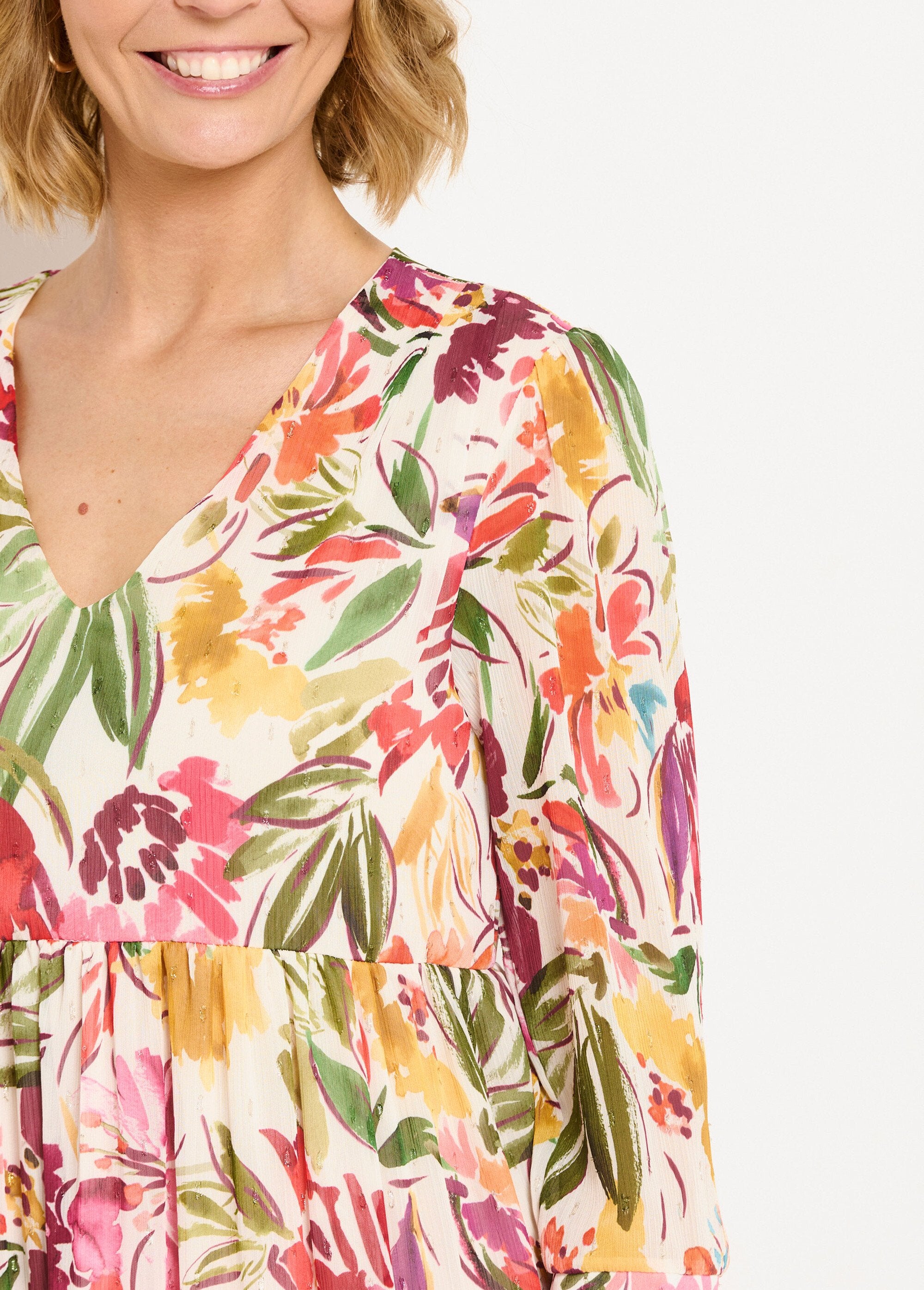 Short_ruffled_dress_with_V-neck_and_floral_veil_Multicolor_DE3_slim