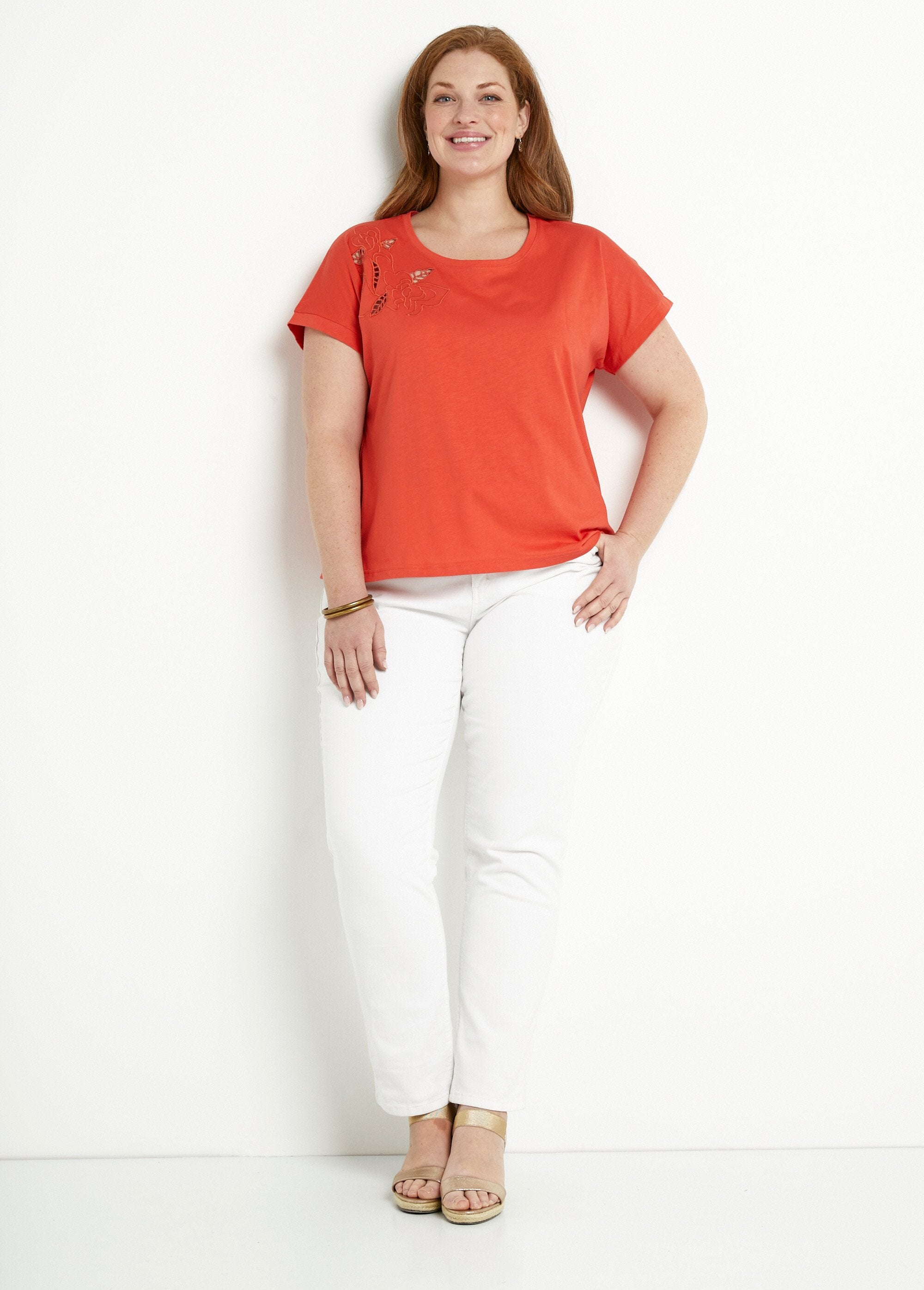 Plain_short_sleeve_openwork_embroidered_t-shirt_Capucine_SF1_curvy