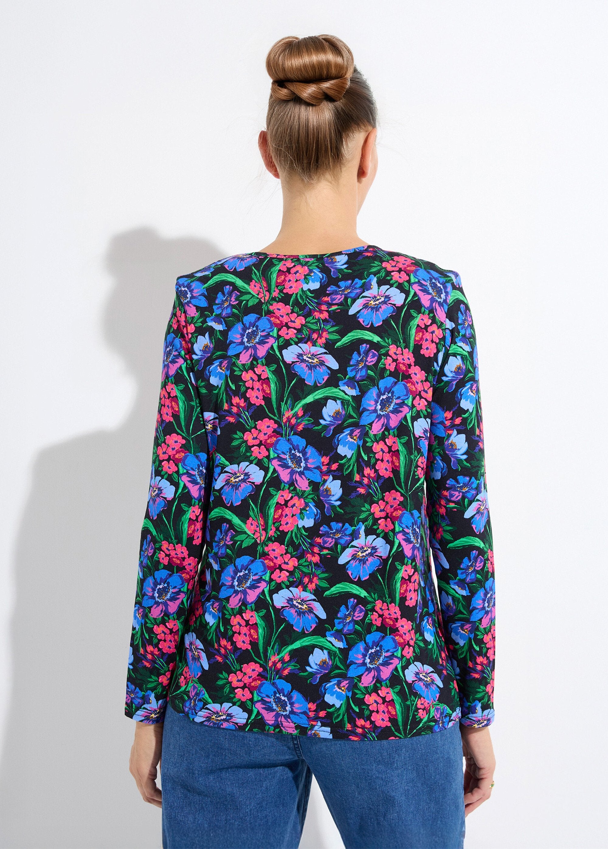 Floral_long-sleeved,_round-neck_straight-cut_T-shirt_Fuchsia_and_blue_DO1_slim