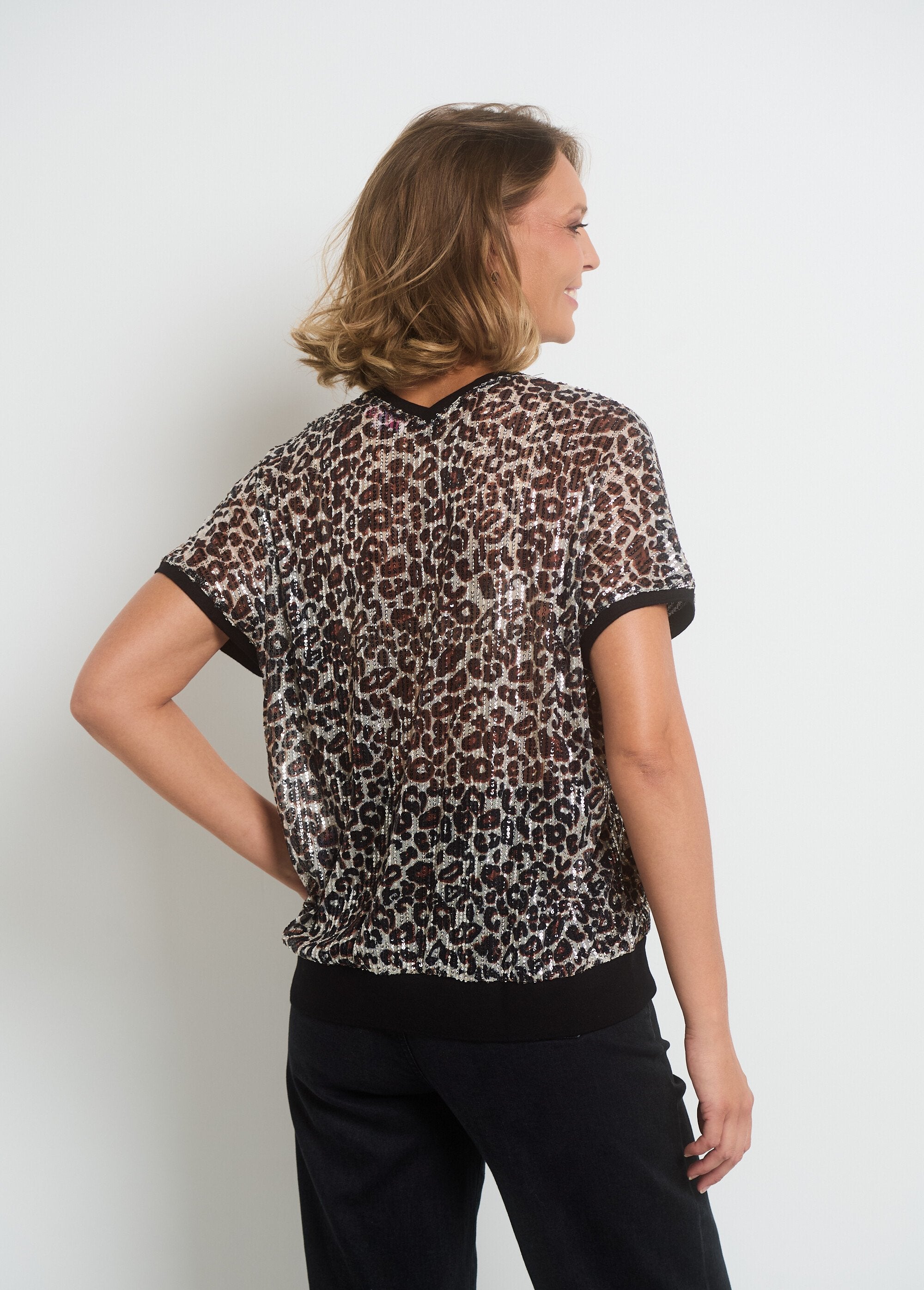 Printed_mesh_t-shirt_with_sequins_Animal_DO1_slim