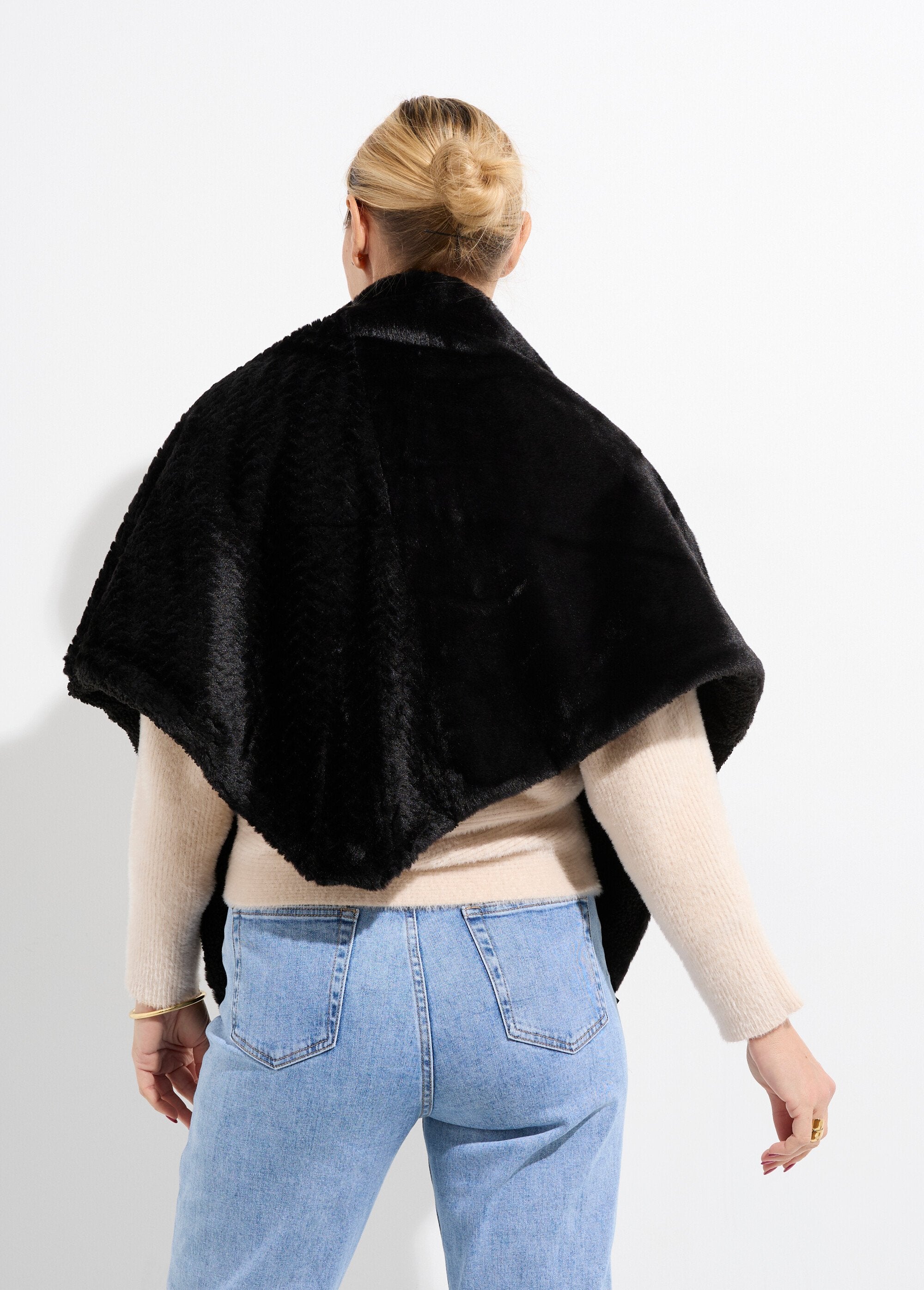 Faux_fur_button-up_choker_Black_DO1_slim