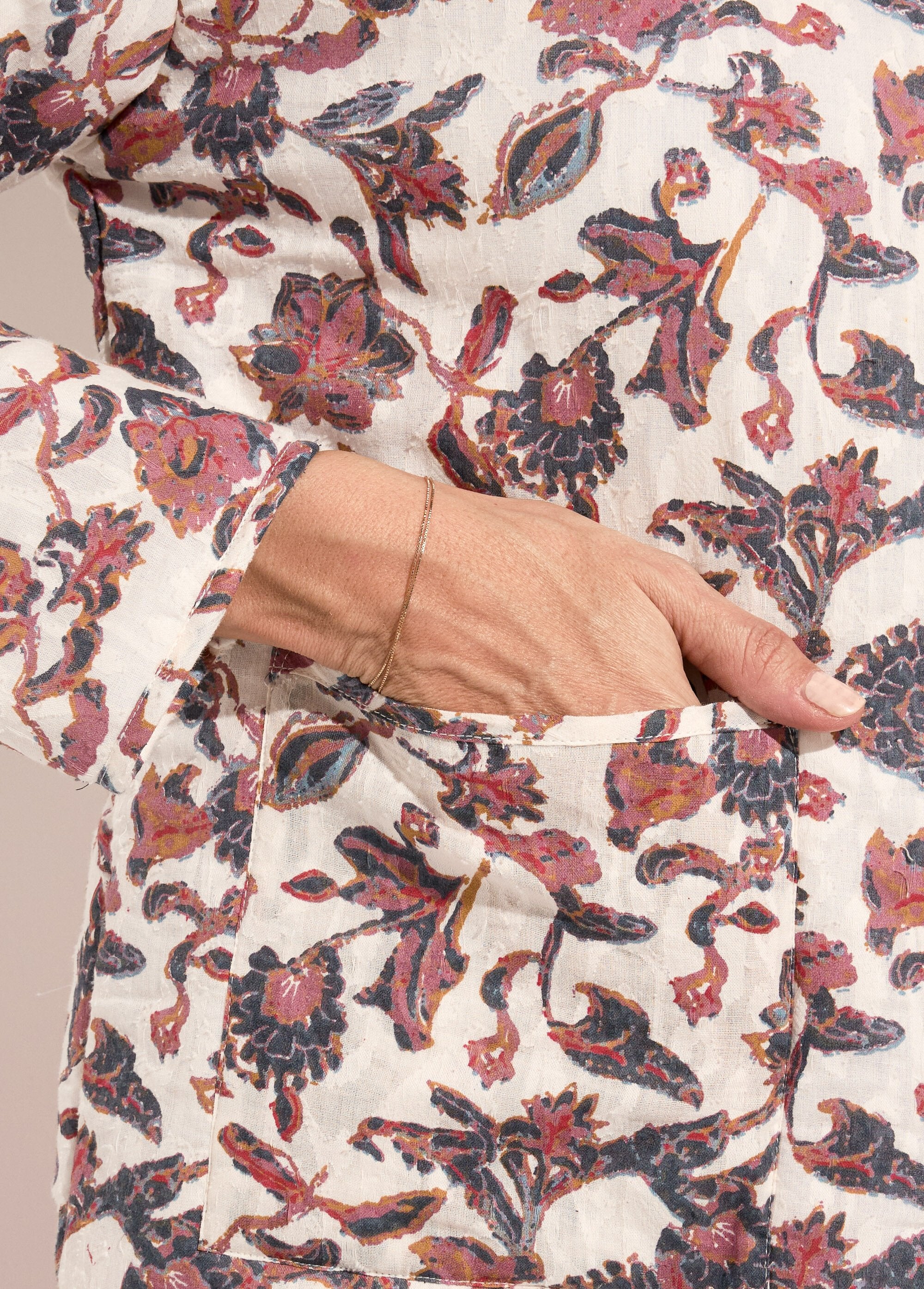 Printed_zipped_collarless_padded_jacket_Ecru_background_DE2_slim