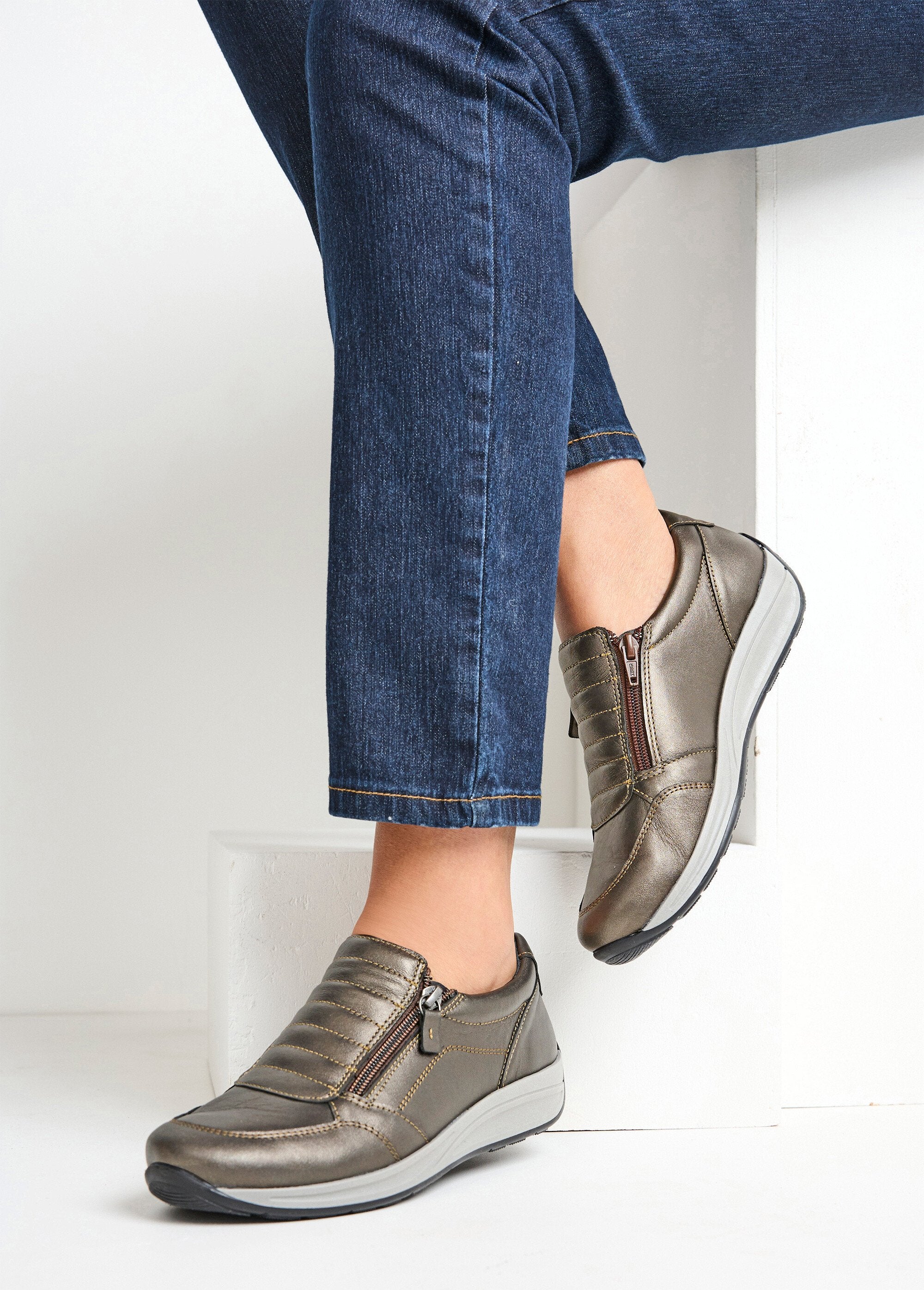 Wide_width_zipped_leather_sneakers_Bronze_SF1_slim