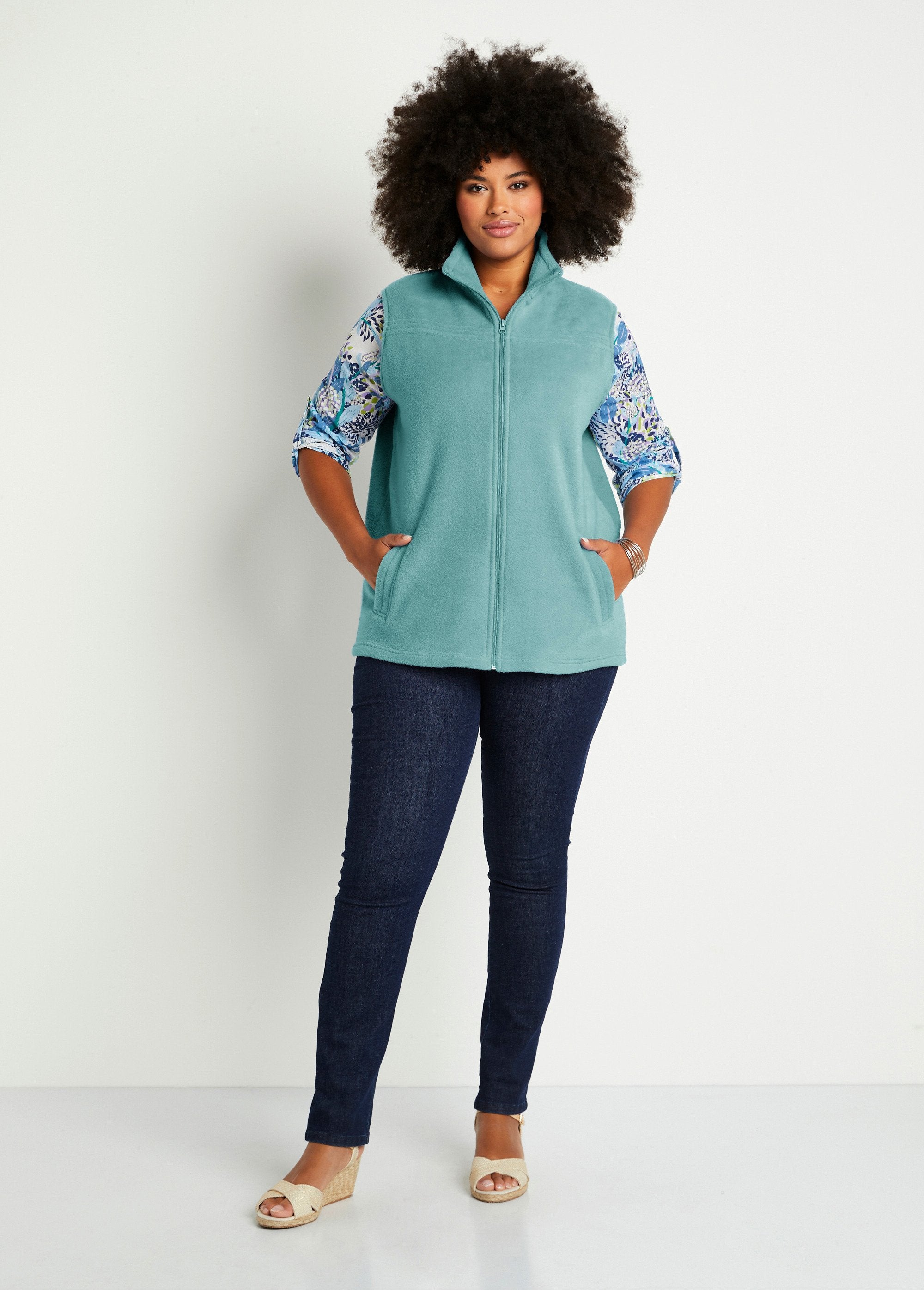 Zipped_sleeveless_fleece_jacket_Mint_green_SF1_curvy