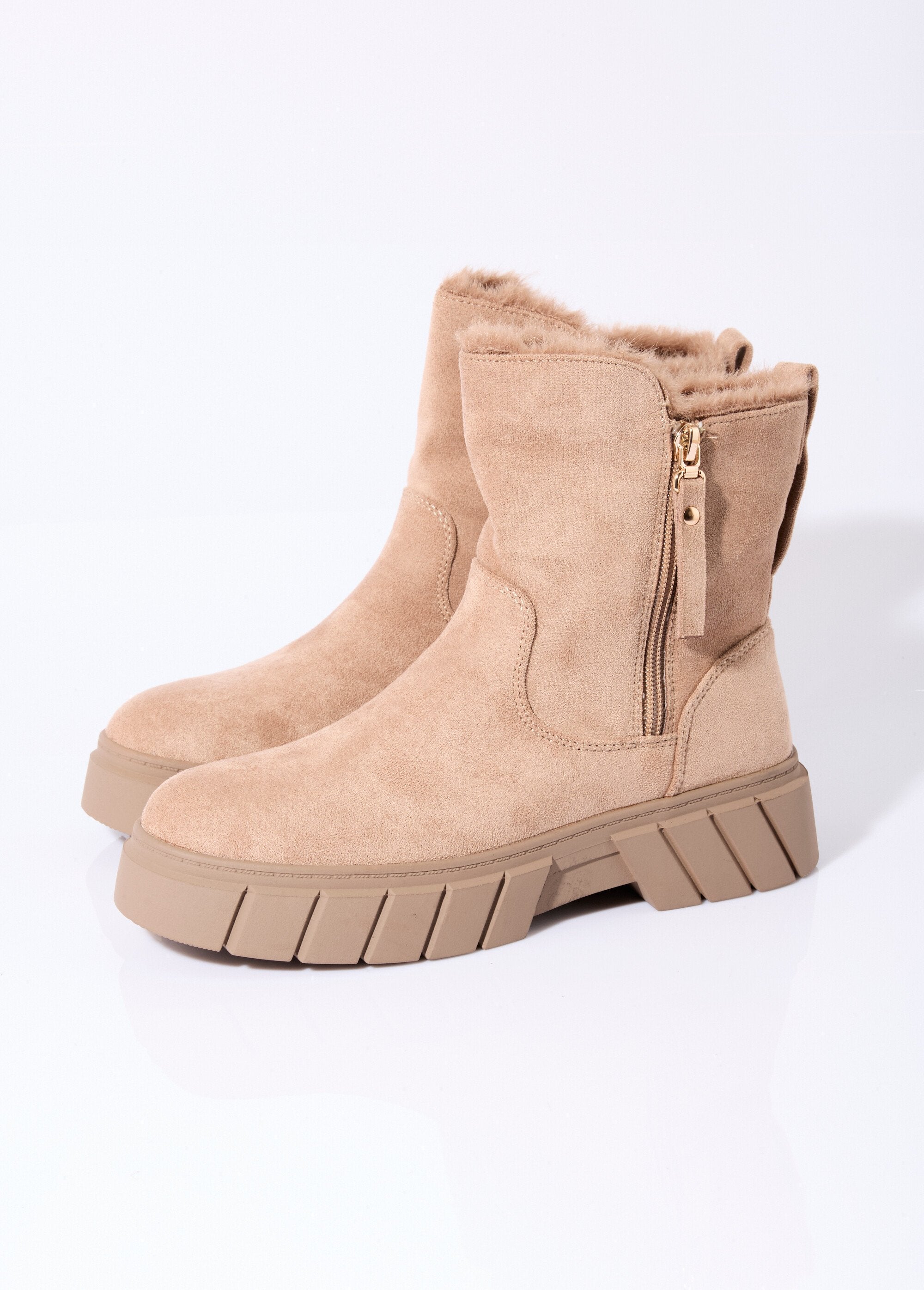Warm_suede_wedge_ankle_boots_Beige_DE1_slim
