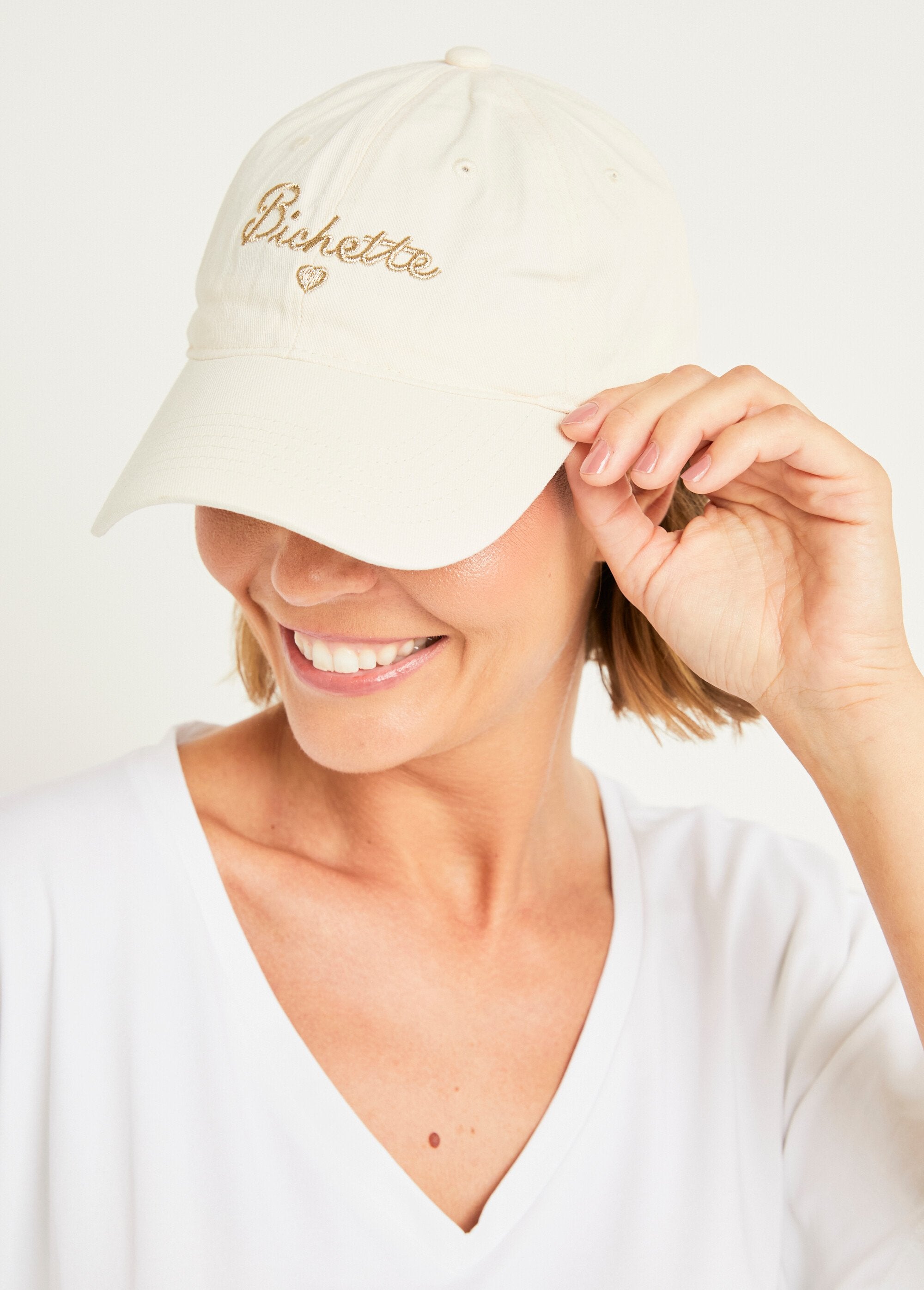 Cap_with_message_embroidery_Ecru_FA1_slim