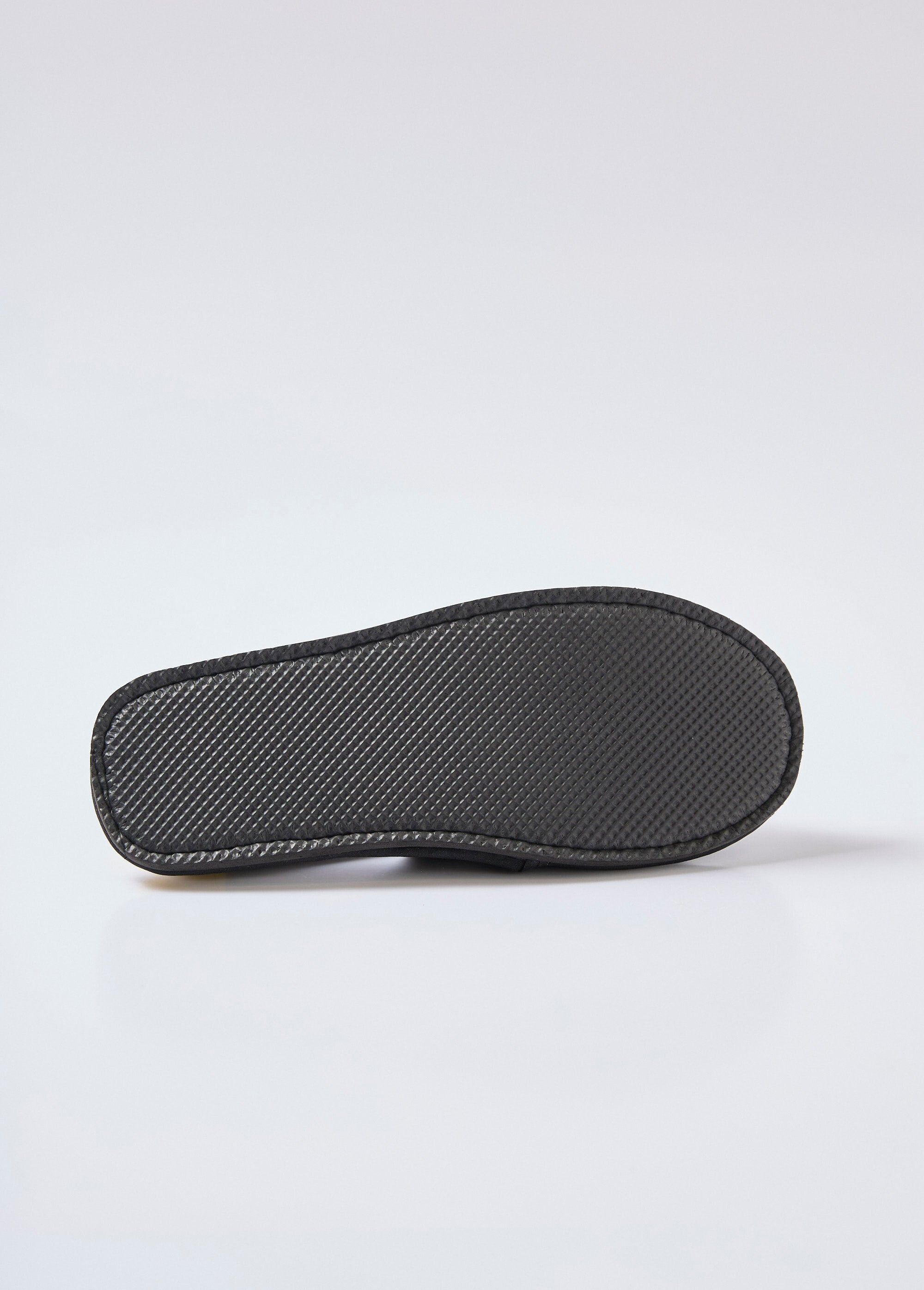 Chaussons_façon_mules,_lignes_contrastées_Noir_UN1_slim