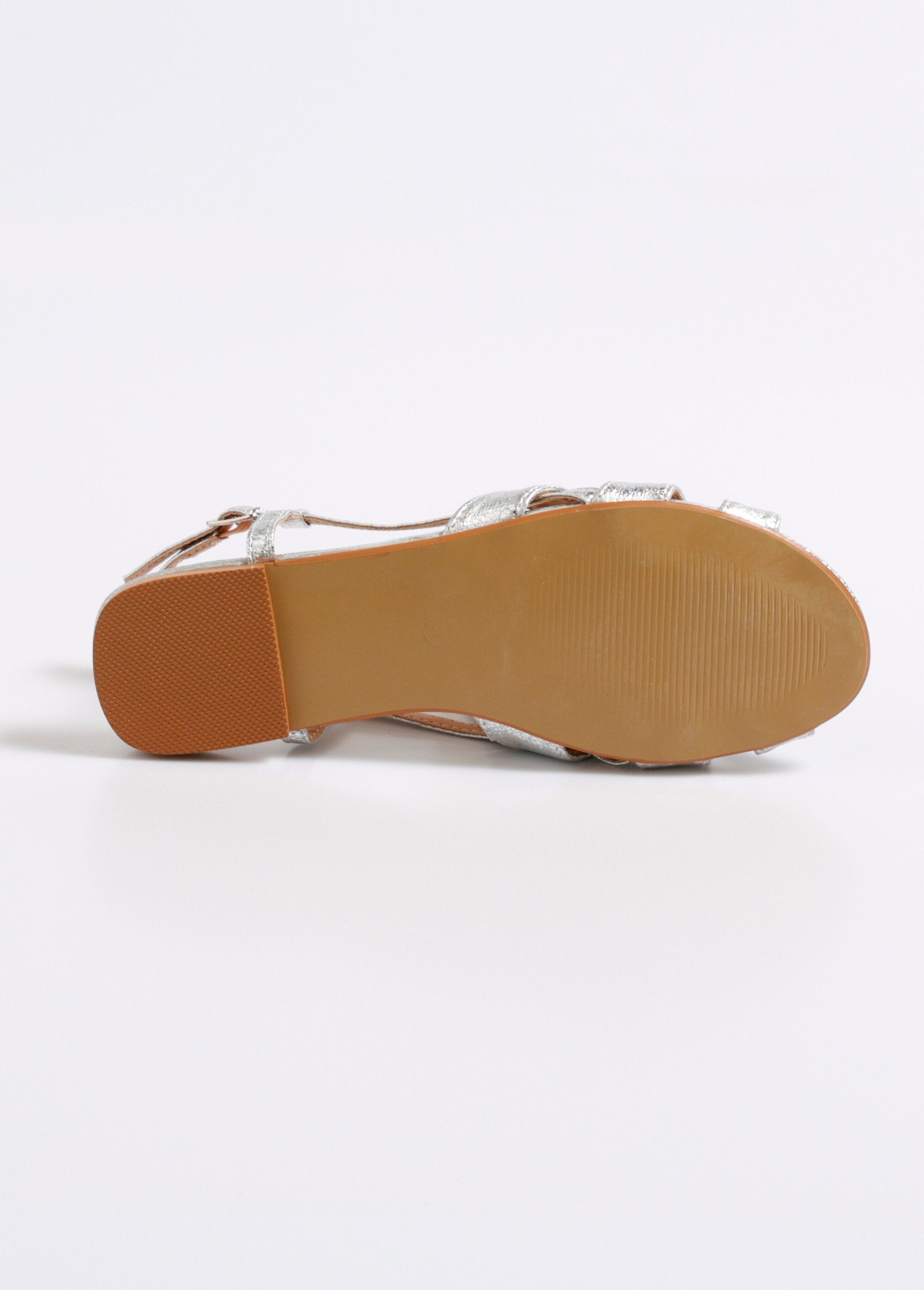 Chic_flat_sandals_with_straps_Silver_UN1_slim