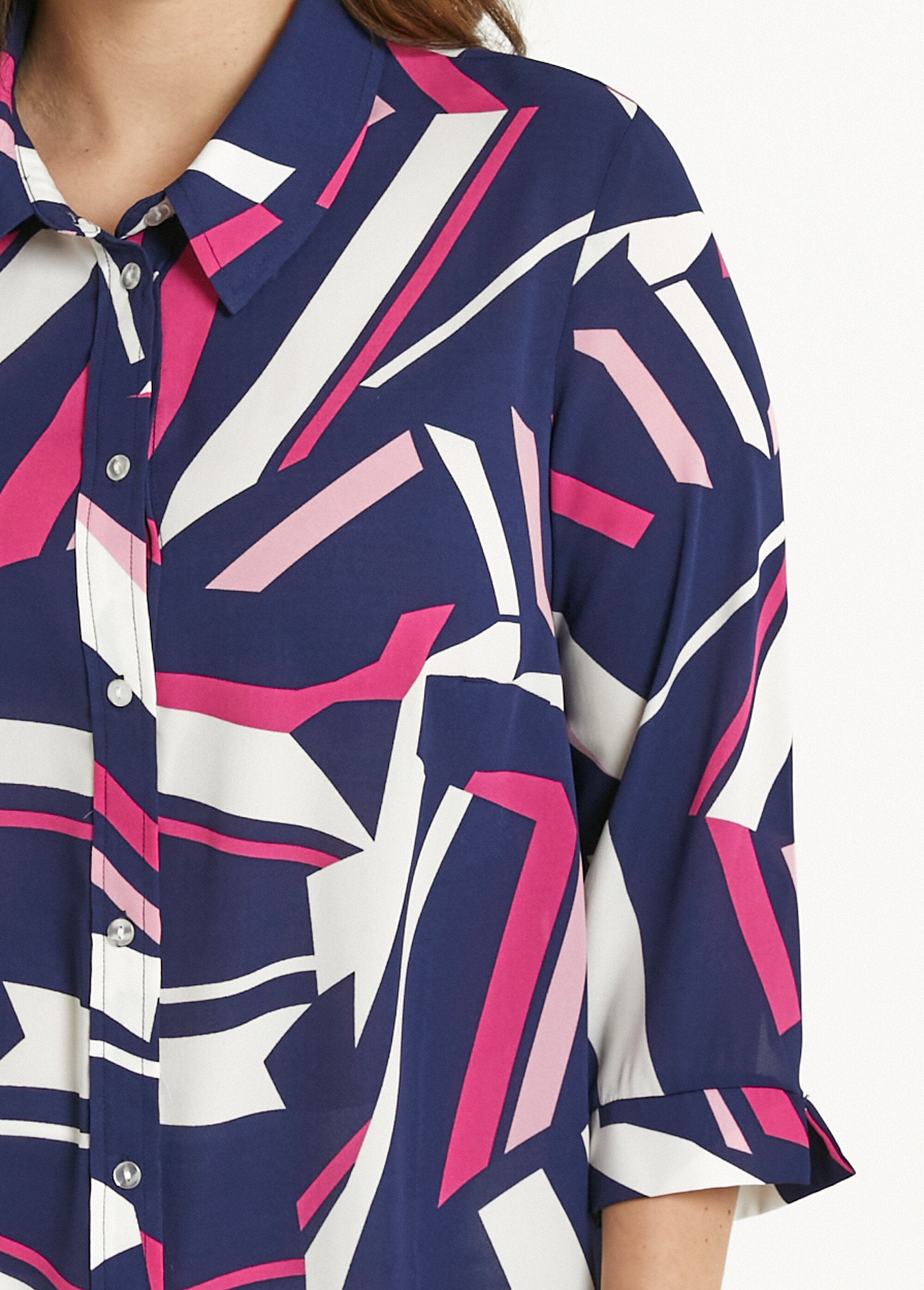 Straight_graphic_blouse_with_3/4_sleeves_Navy_and_fuchsia_DE1_curvy