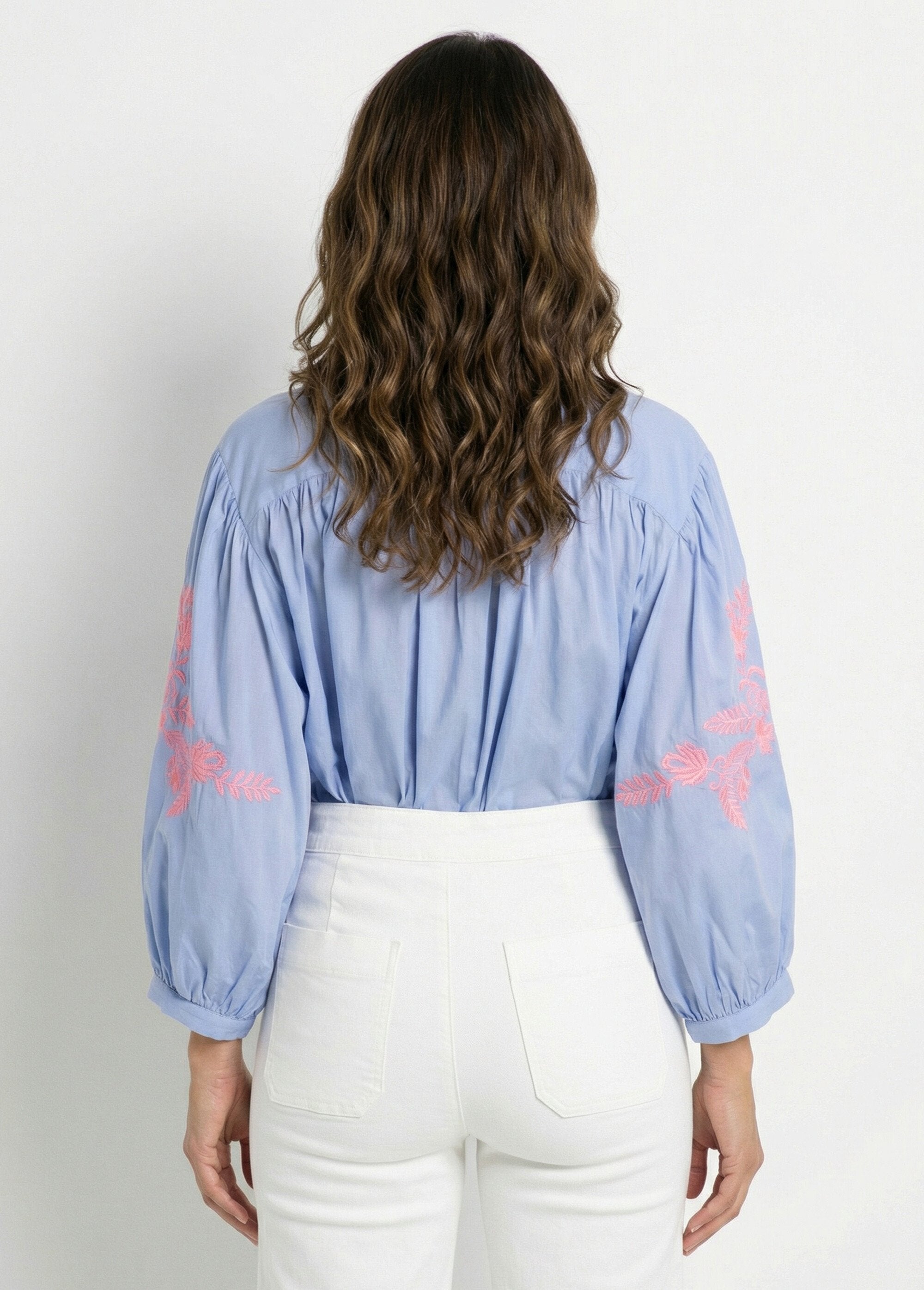 Blouse_with_wide_sleeves_and_neon_embroidery_Blue_and_pink_DO1_slim