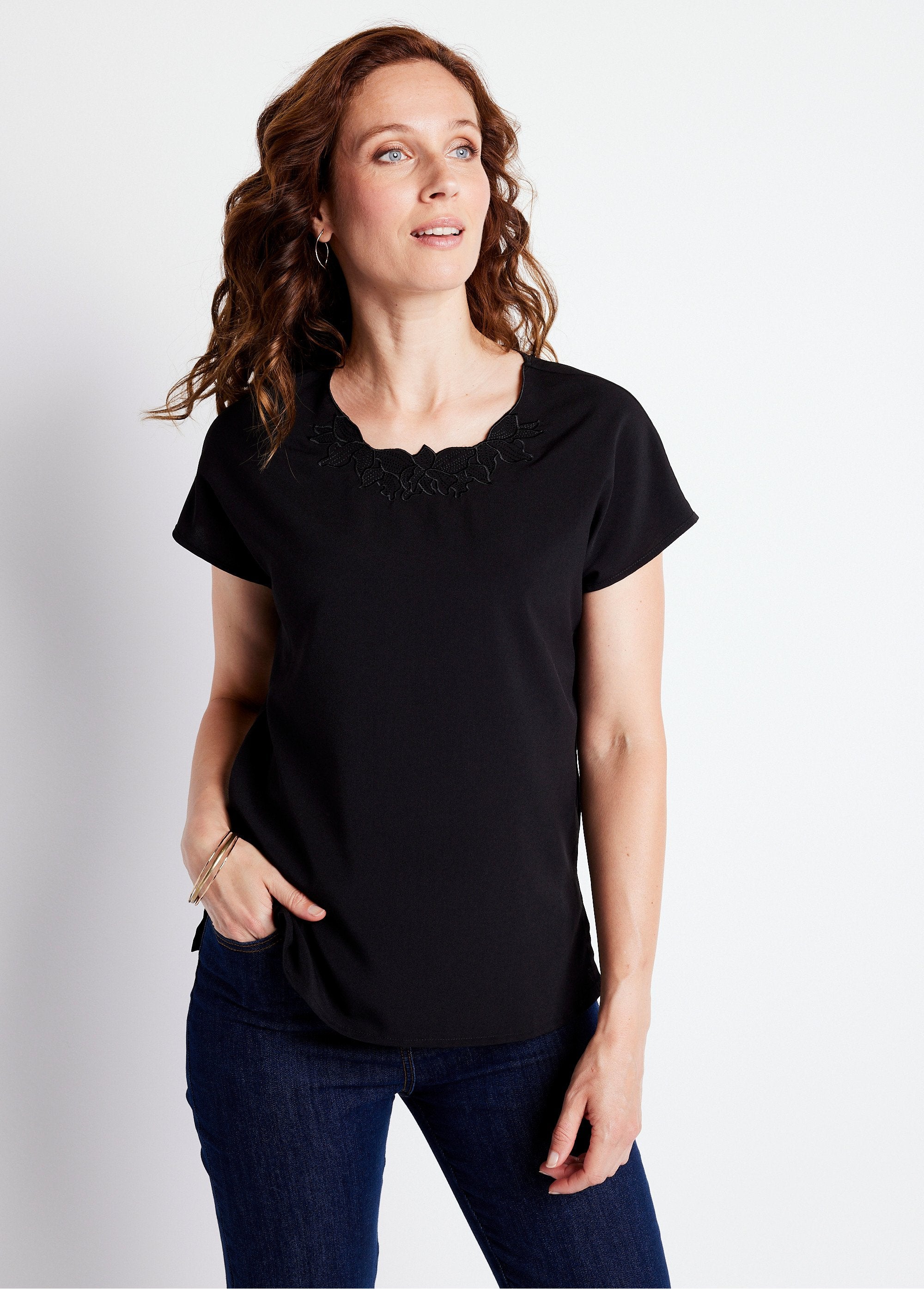 Long_short-sleeved_top_with_round_neck_embroidery_Black_FA1_slim