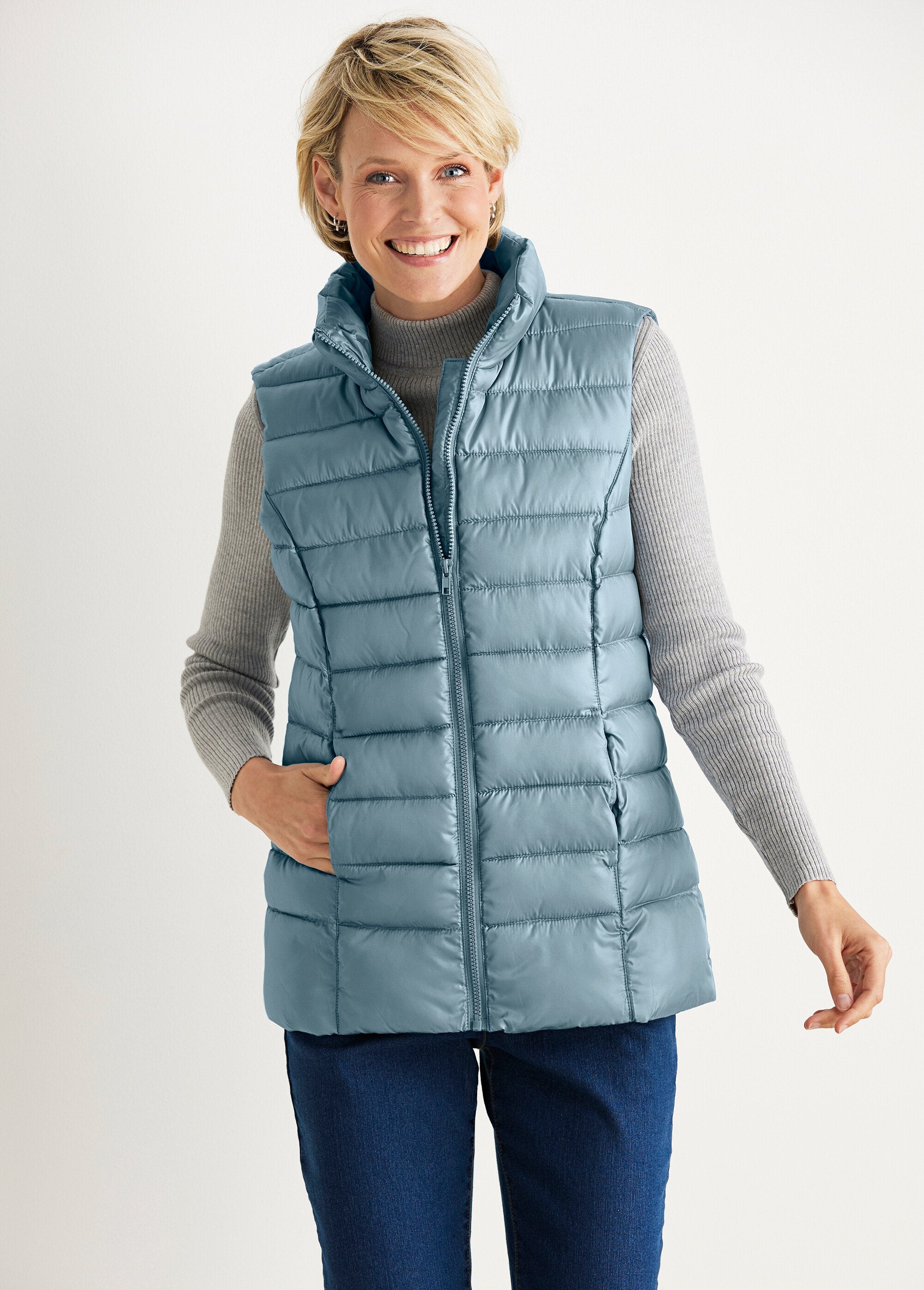 Short_sleeveless_zipped_down_jacket_Ice_blue_FA1_slim