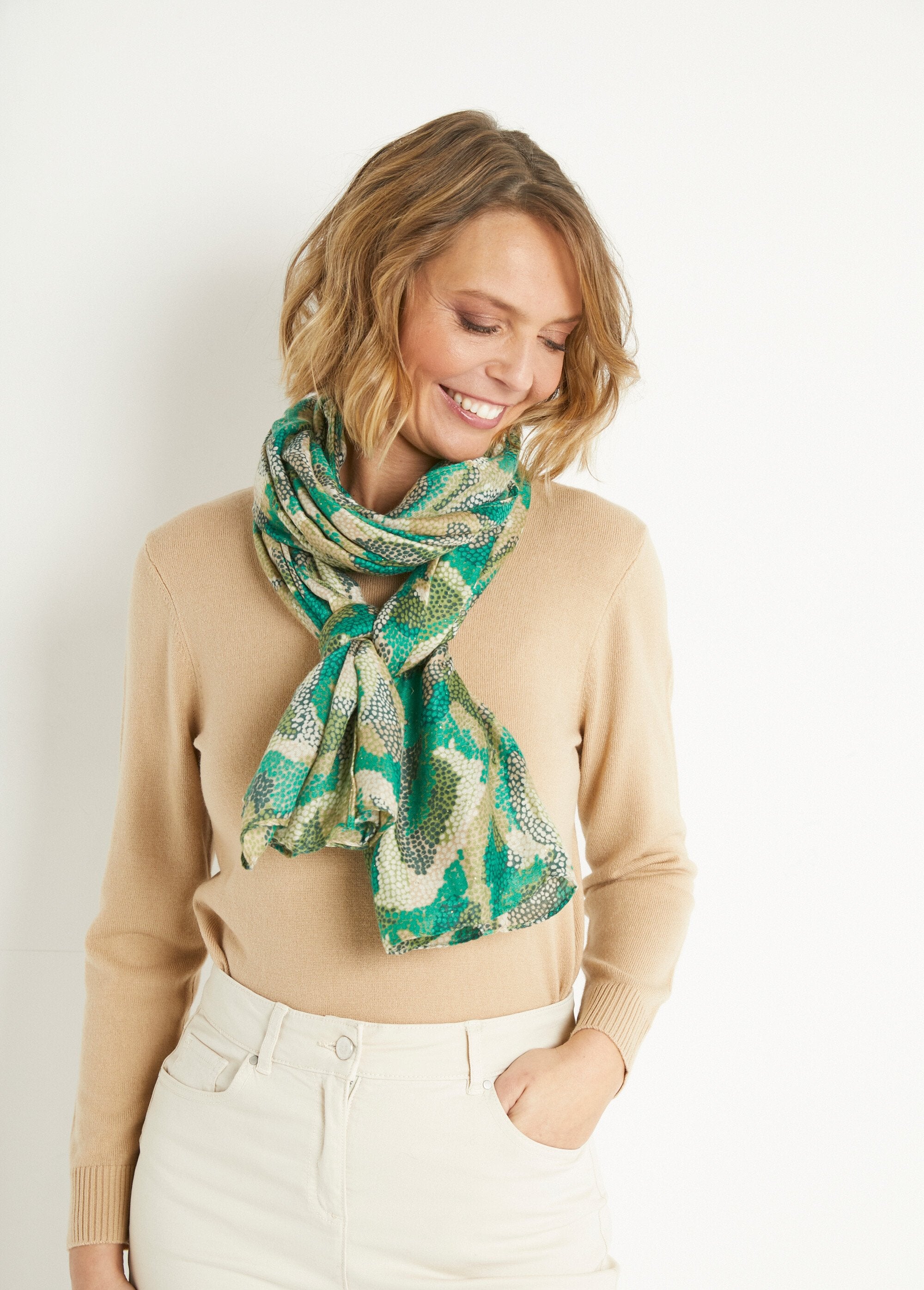 Glitter_pattern_printed_scarf_Green_DE1_slim