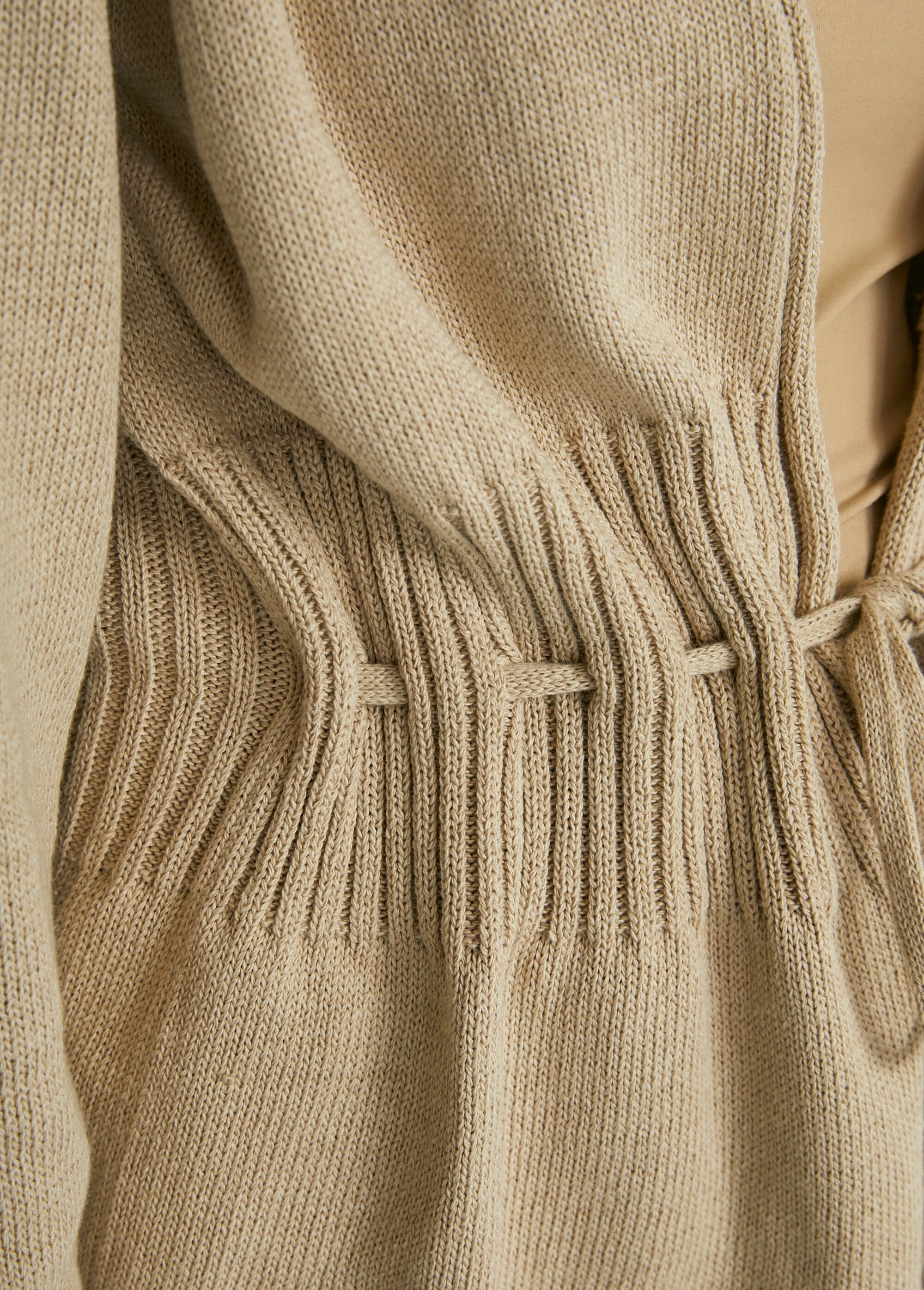 Edge-to-edge_waistcoat_with_tie_String_DE4_slim