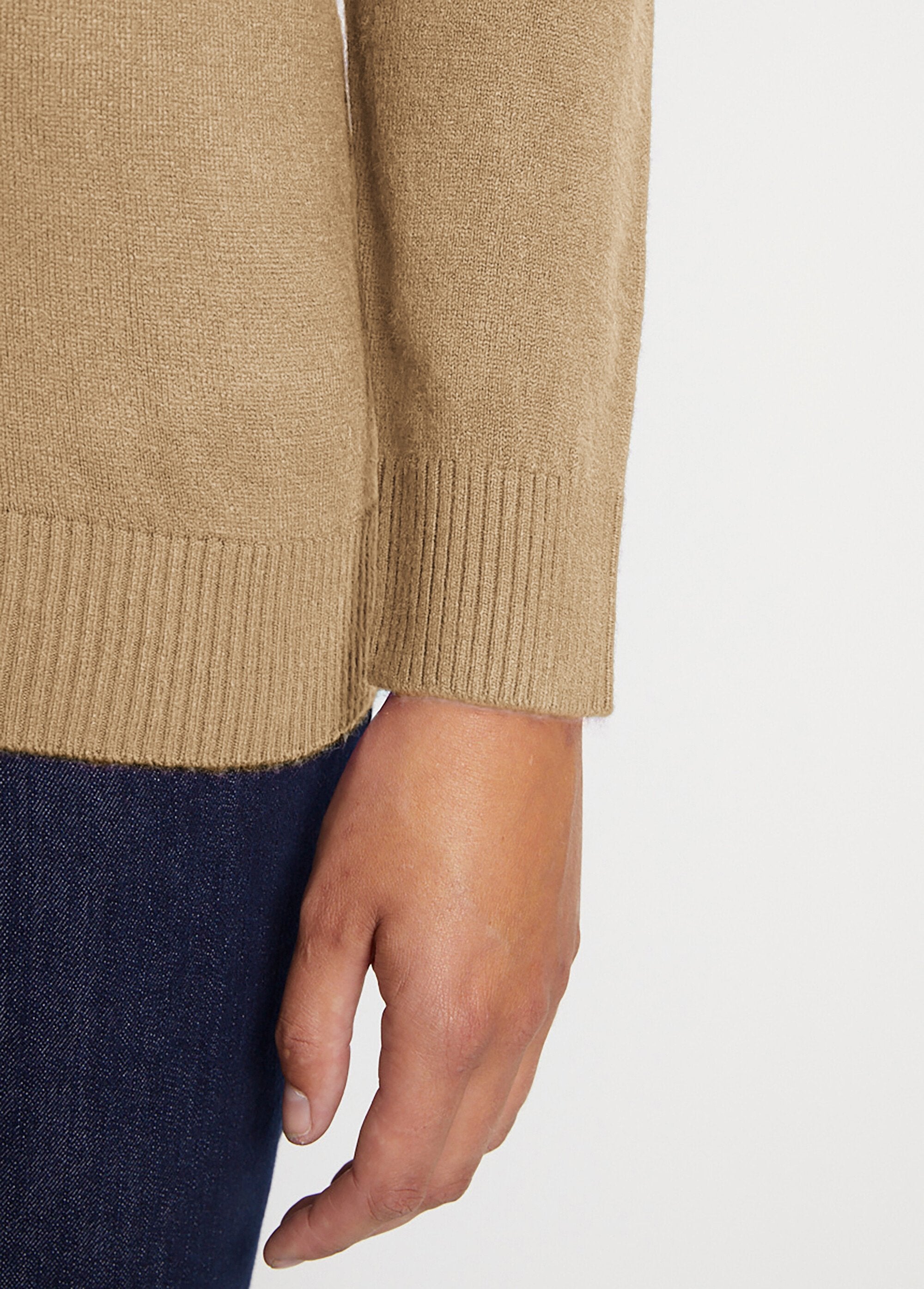 Mid-length_soft_knit_buttoned_cardigan_camel_DE1_slim