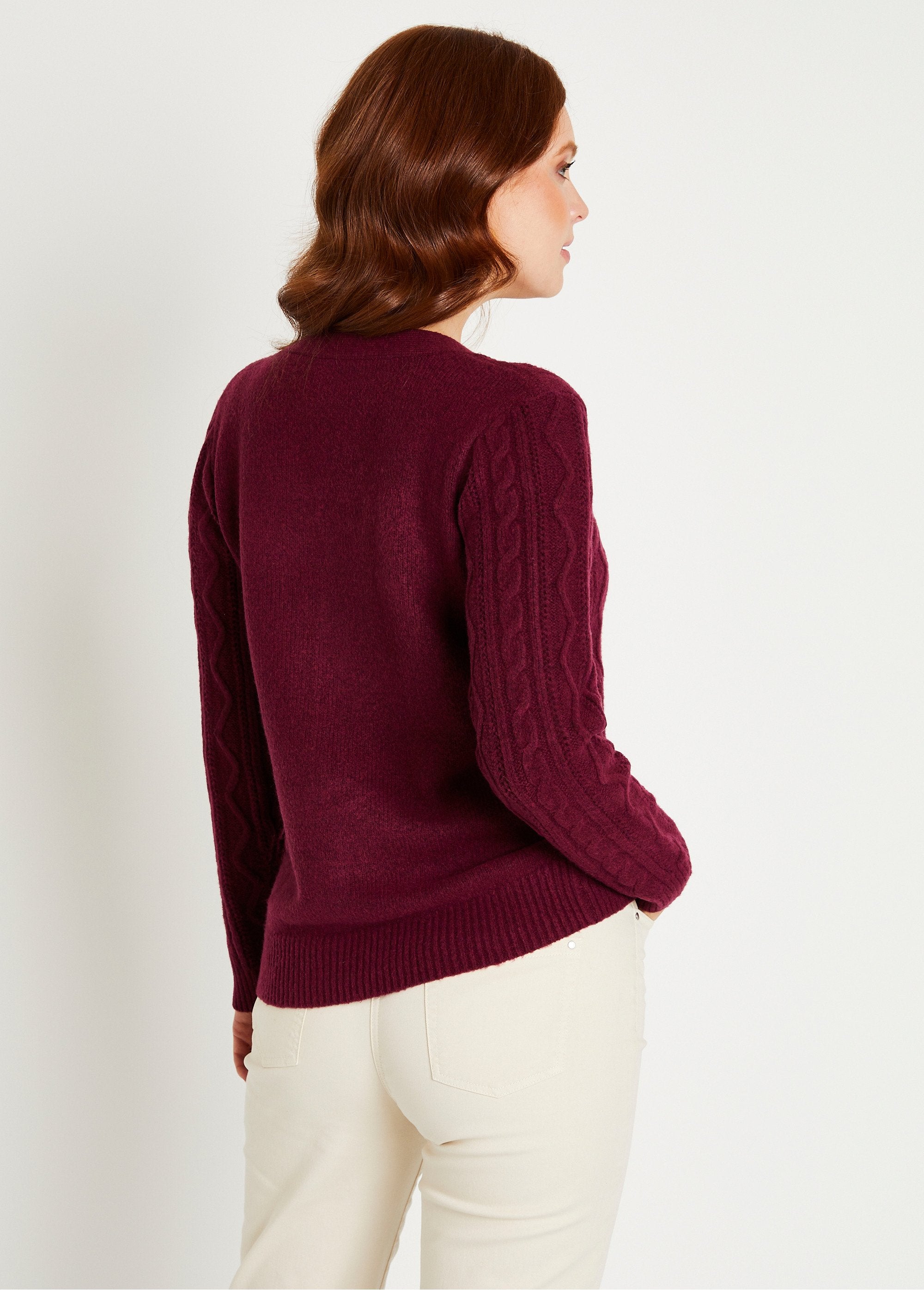 Short_buttoned_V-neck_cardigan,_cable_knit_Plum_DO1_slim