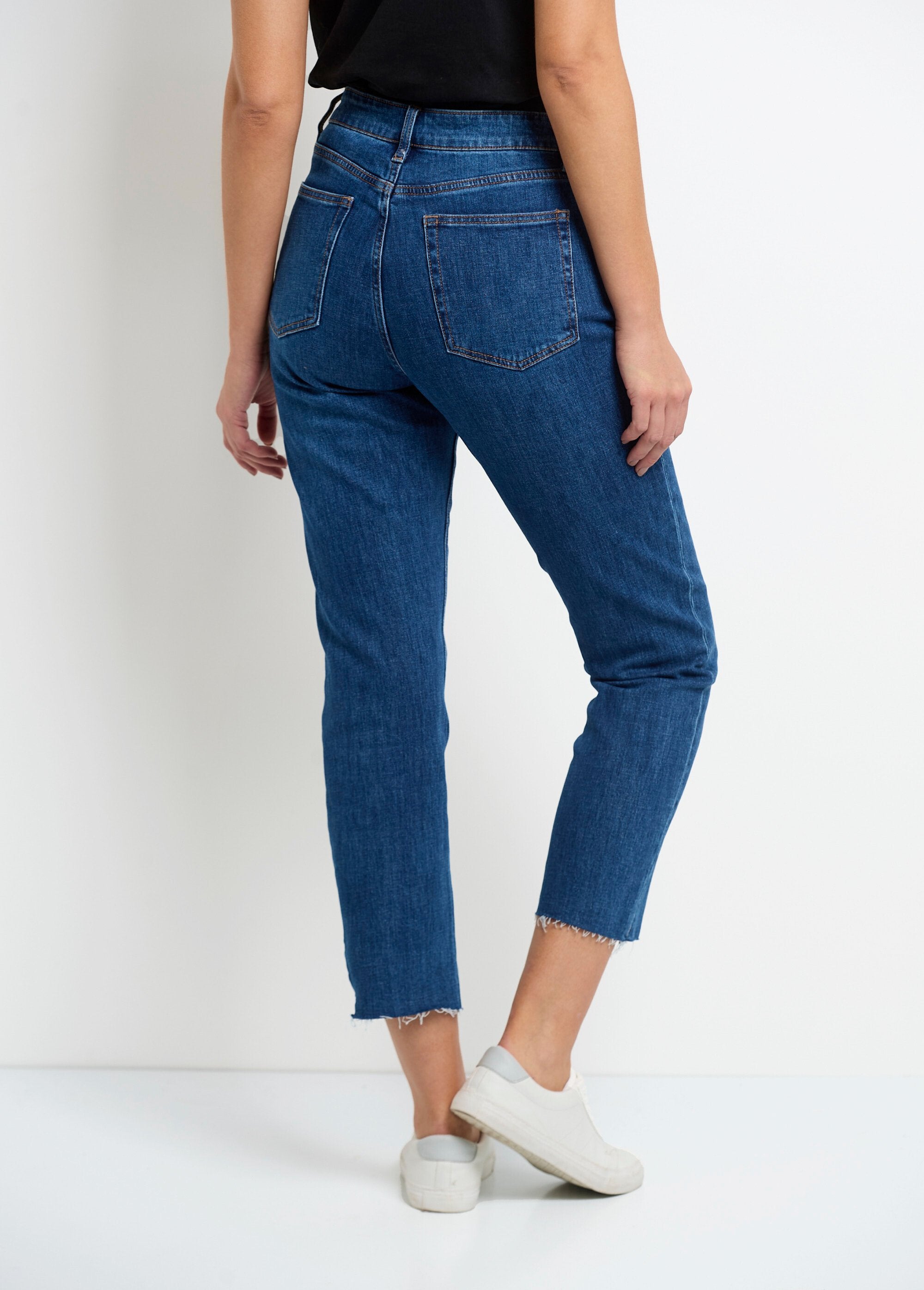 Straight_5-pocket_jeans_with_frayed_bottom_Stone_DO1_slim