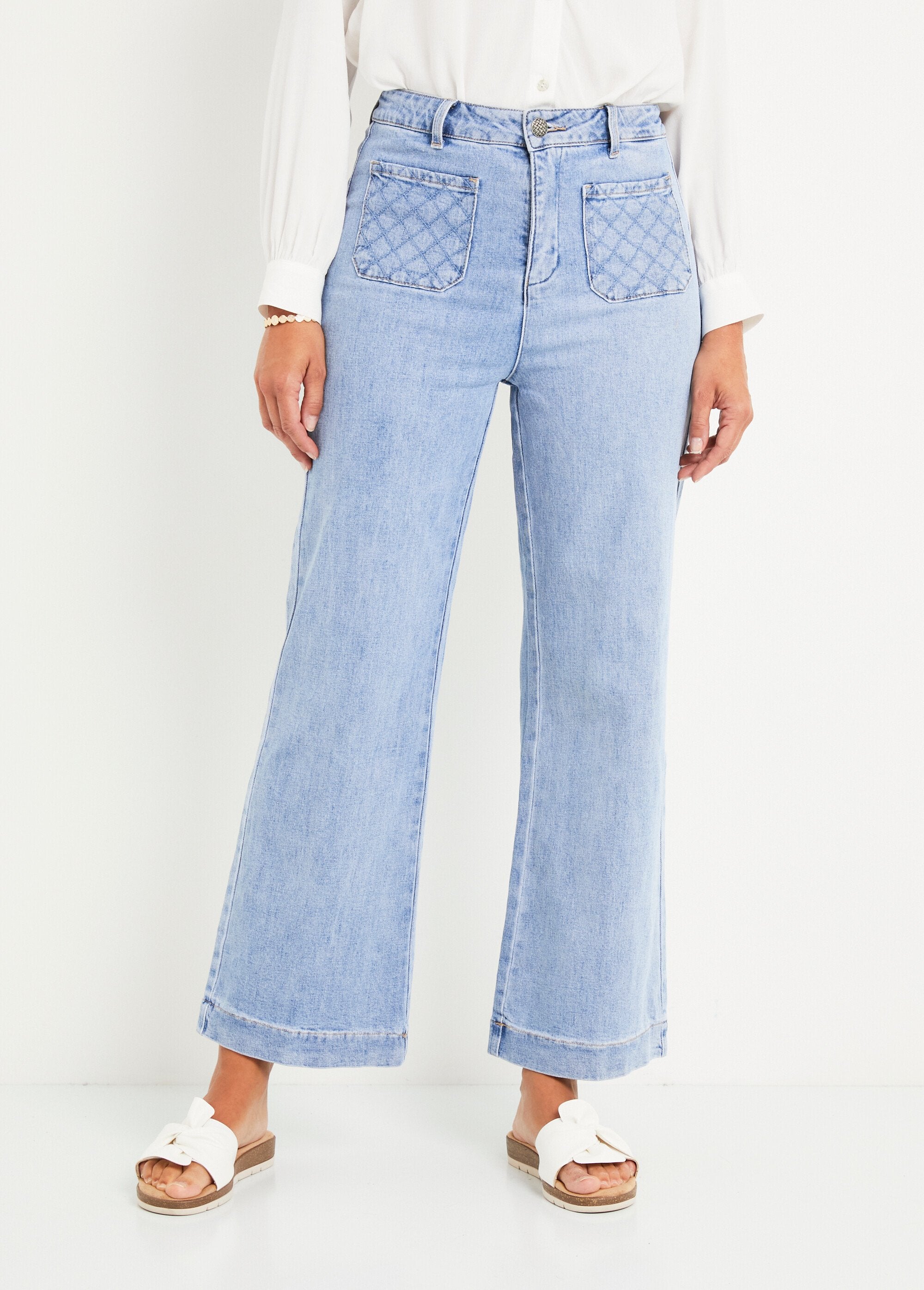 Jean_flare_extensible_poches_plaquées_Bleu_bleach_FA1_slim