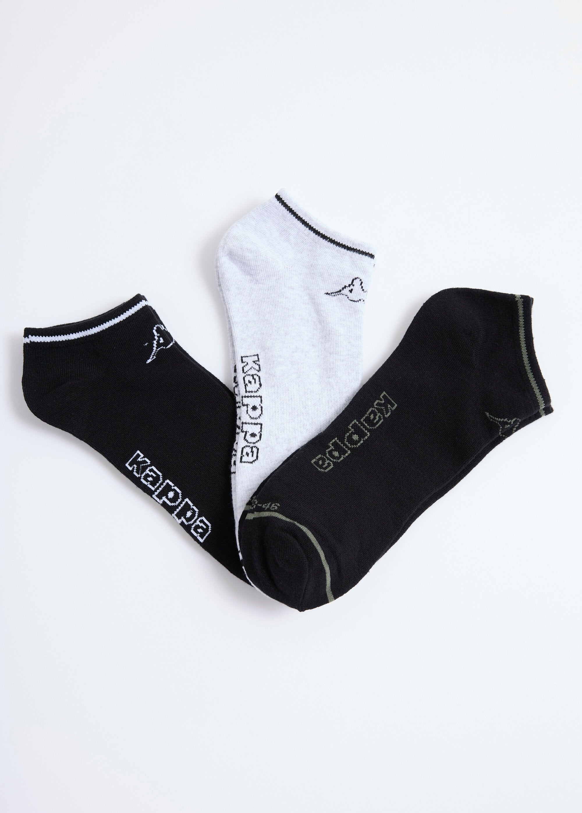 Pack_of_3_assorted_model_socks_Black_matching_FA1_slim