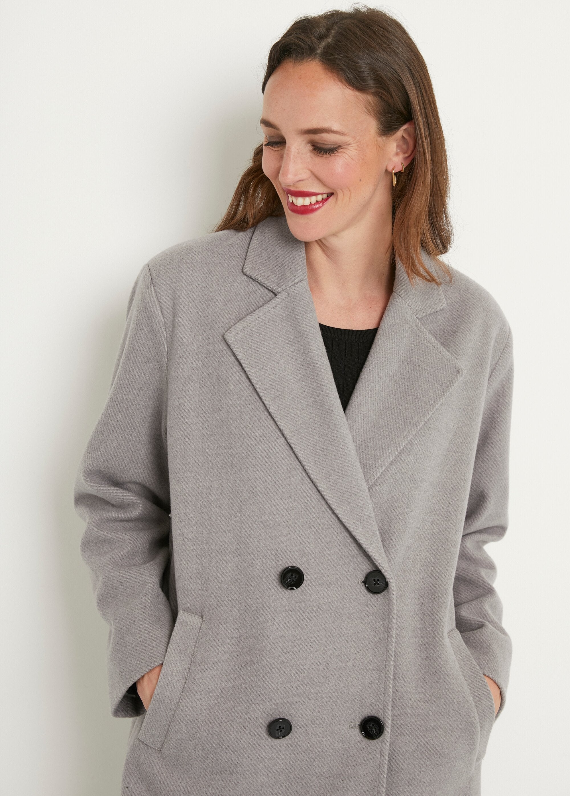 Double-breasted_coat_with_tailored_collar_Gray_DE1_slim