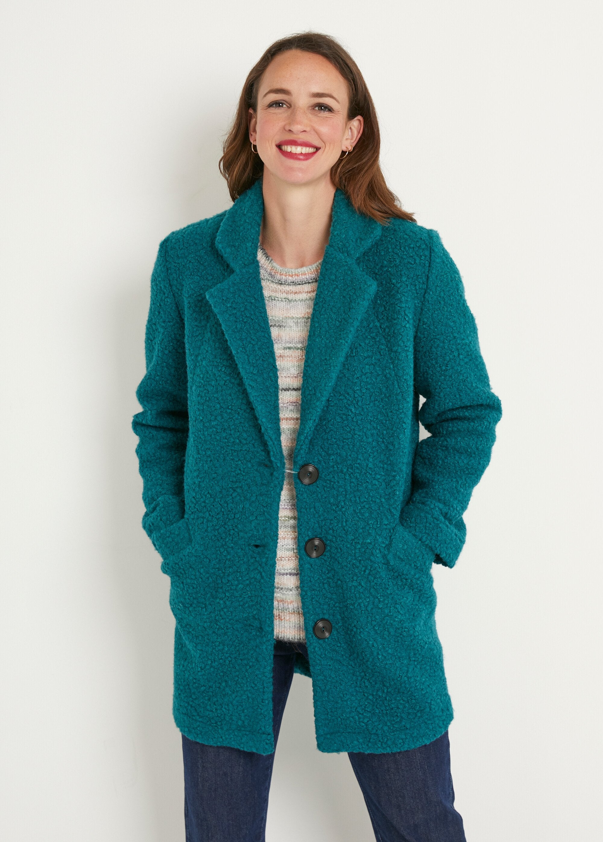 Mid-length_buttoned_boucle_coat_Duck_FA1_slim