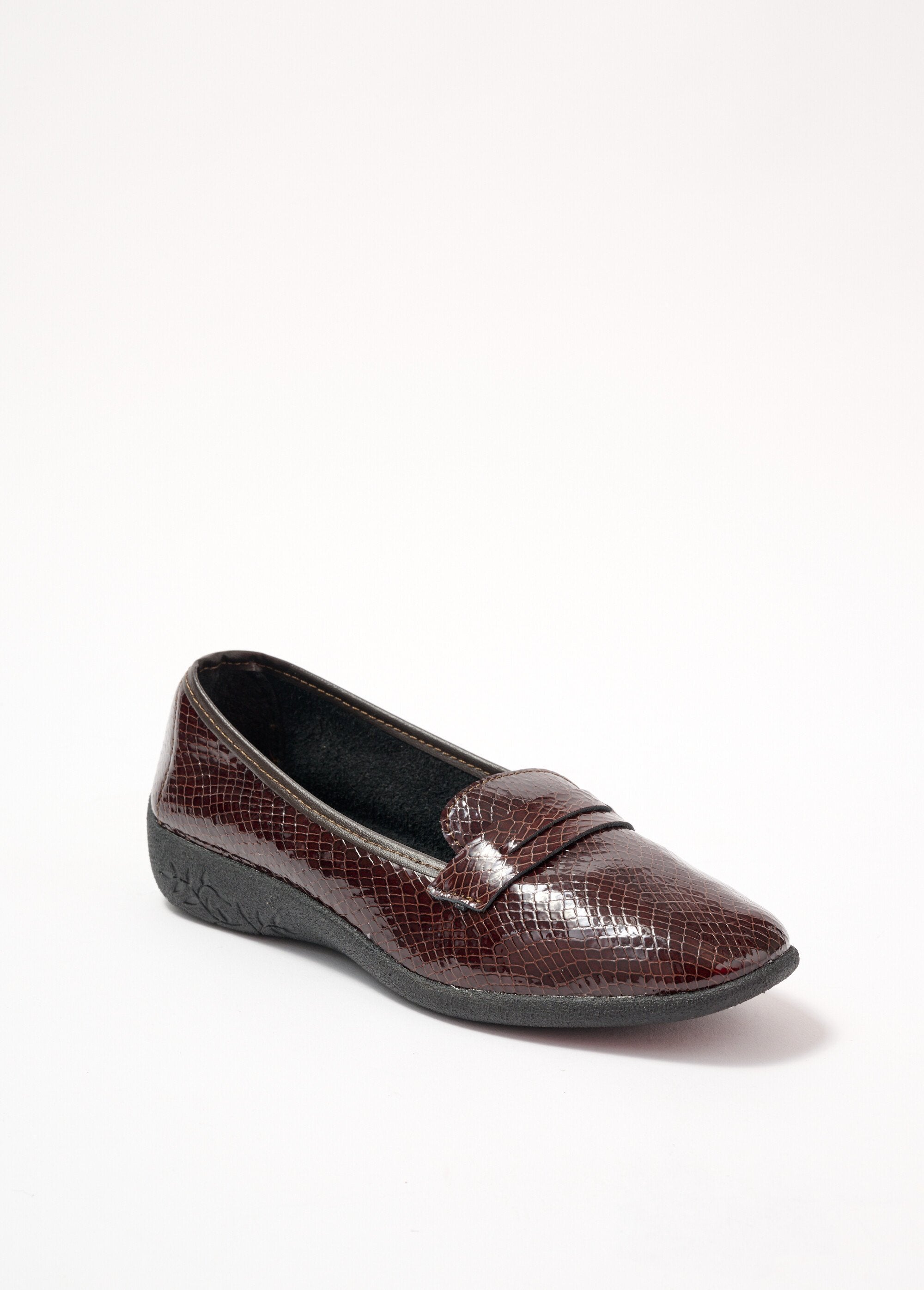 Crocodile-effect_leather_patent_loafers,_width_comfort_Brown_FA1_slim