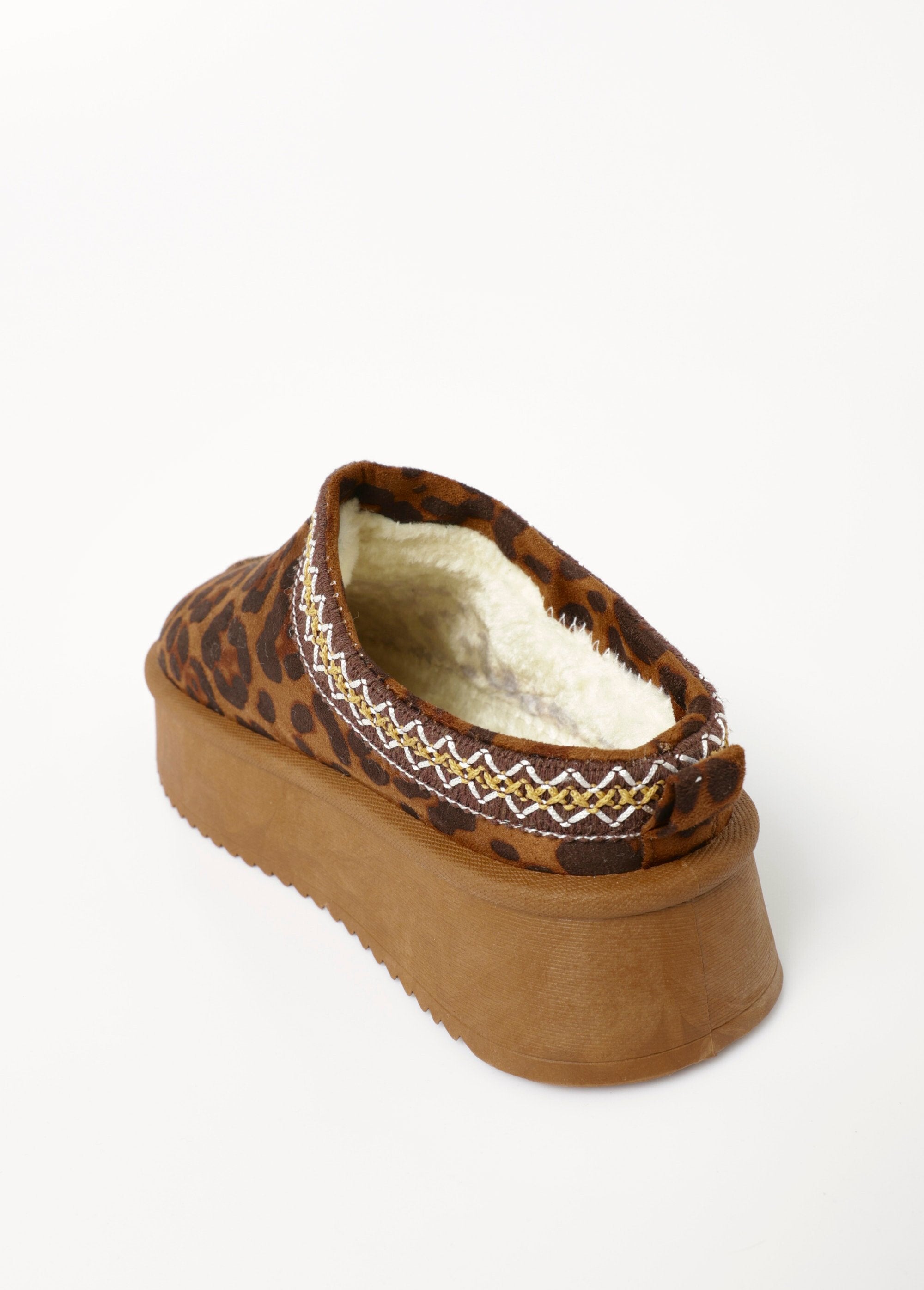 Mules_effet_daim_fourrées_et_compensées_Leopard_DO1_slim