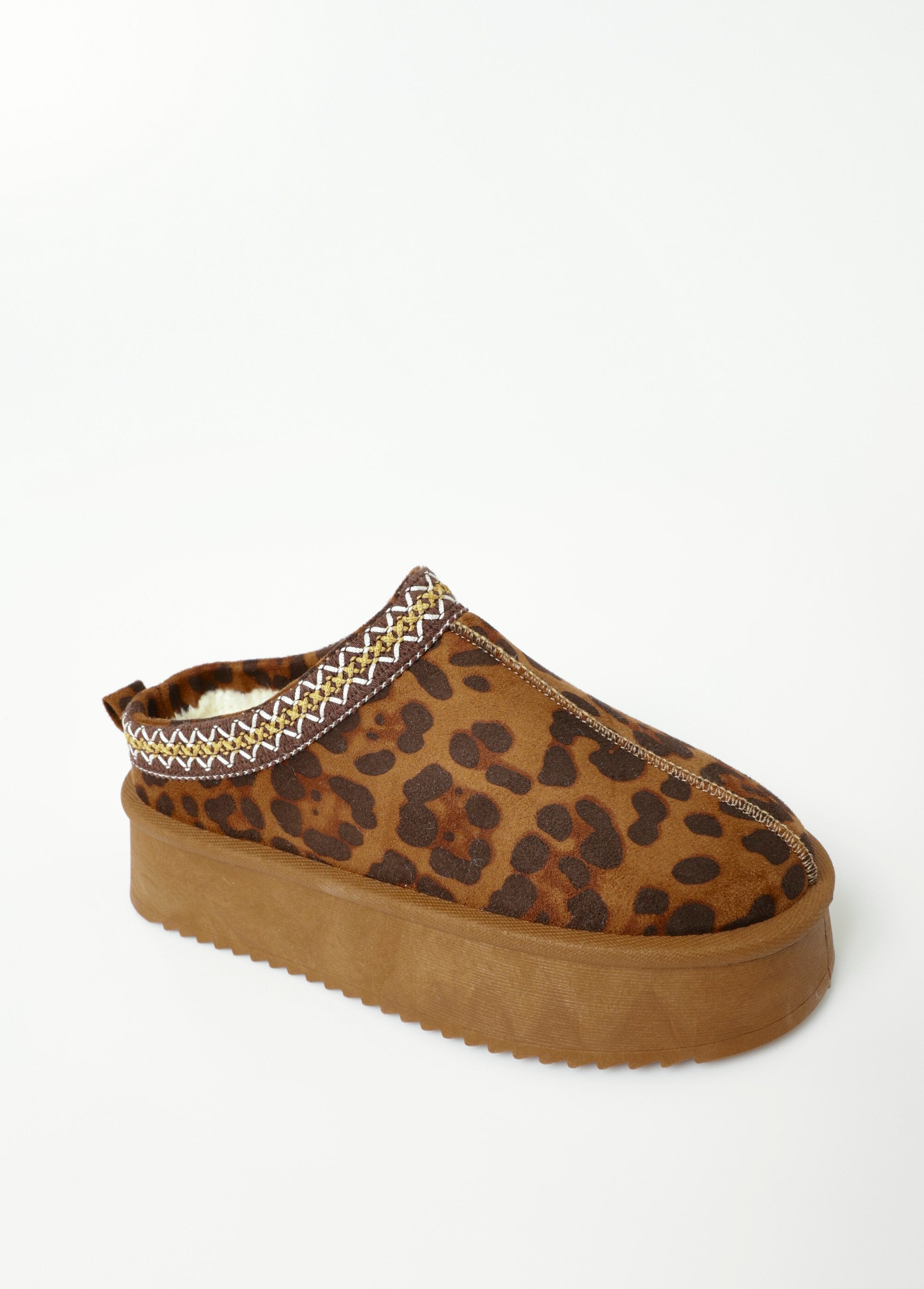 Mules_effet_daim_fourrées_et_compensées_Leopard_FA1_slim