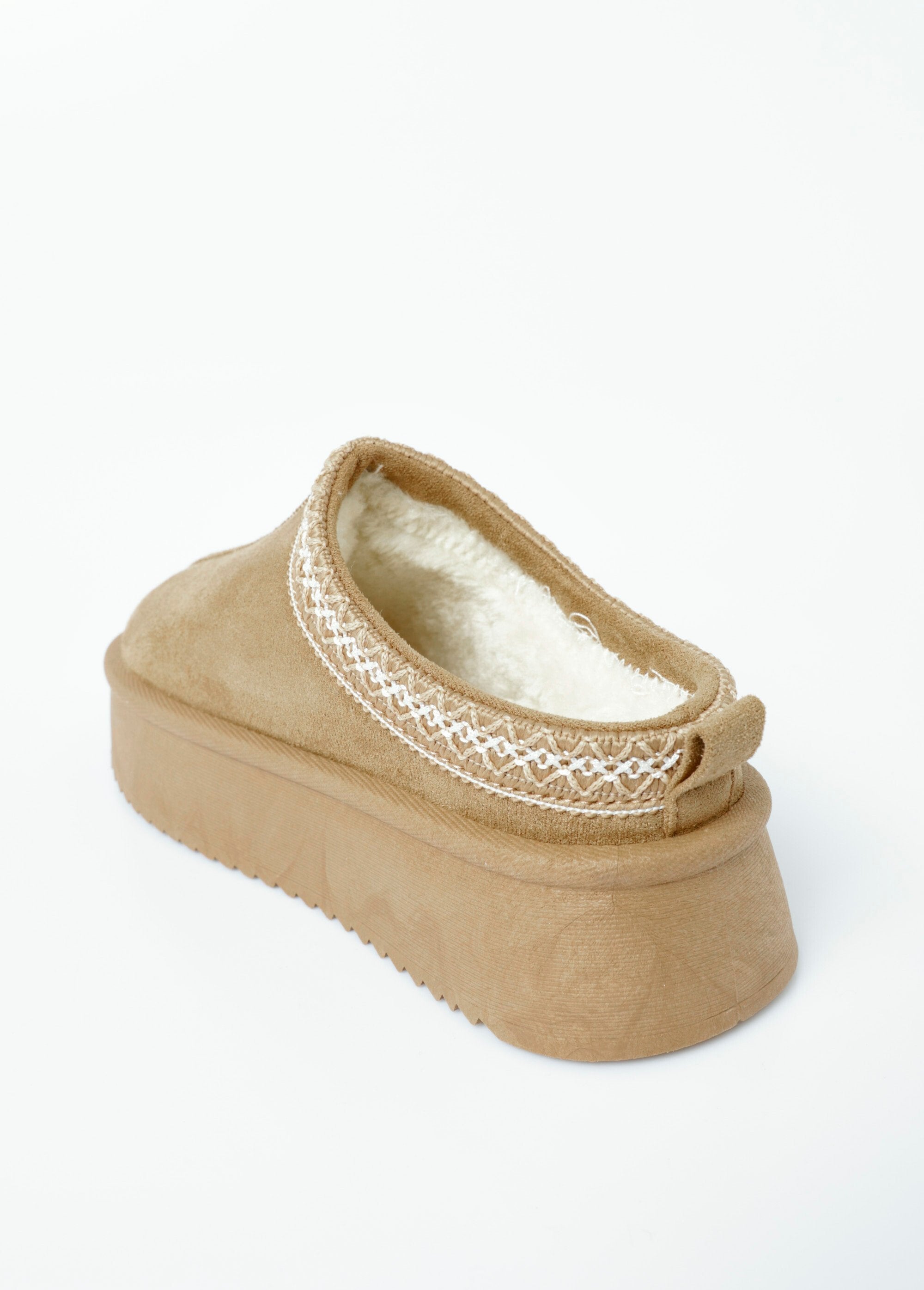 Mules_effet_daim_fourrées_et_compensées_Beige_DO1_slim