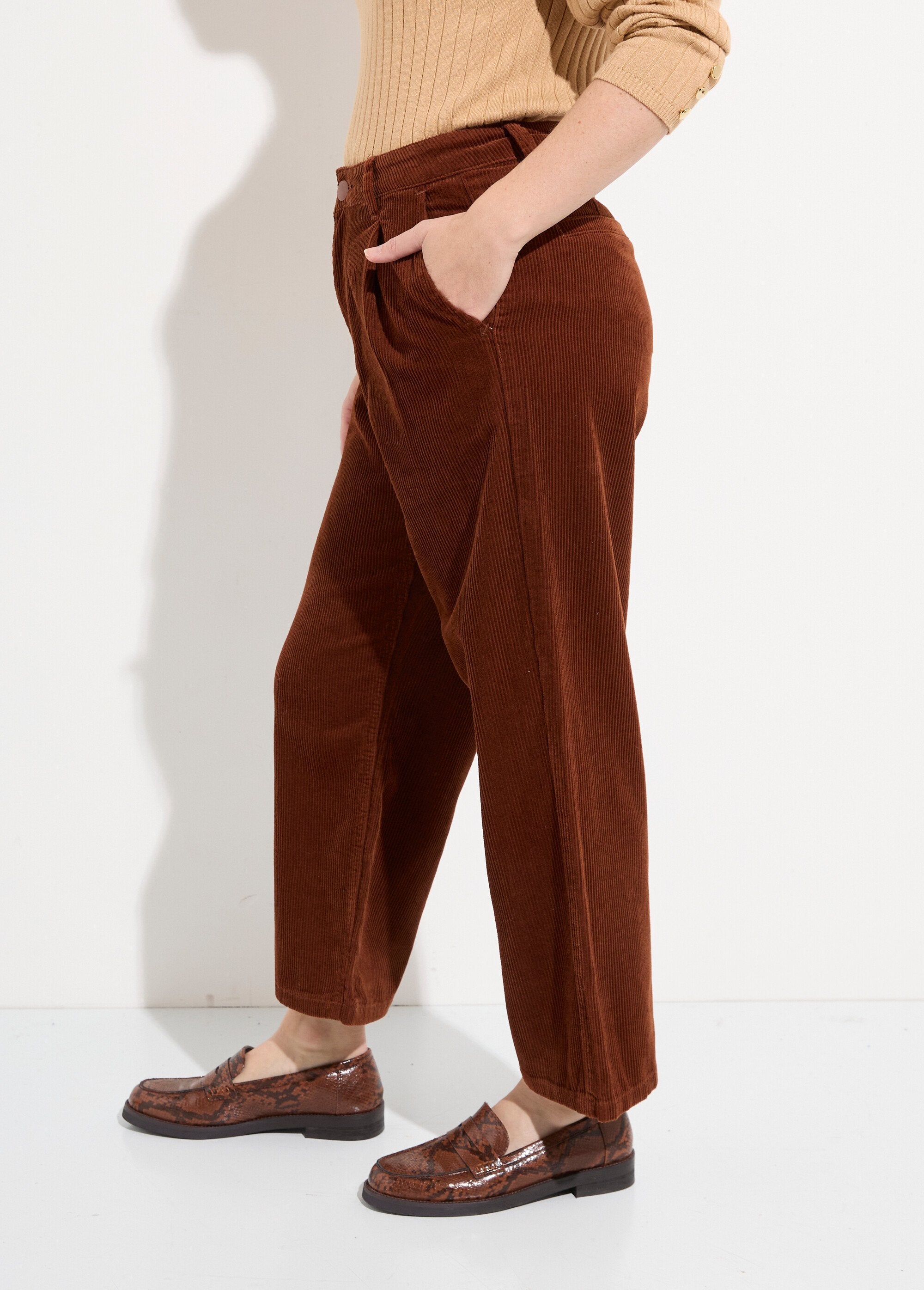 Pantalon_large_velours,_spécial_PETITE_Marron_GA1_slim