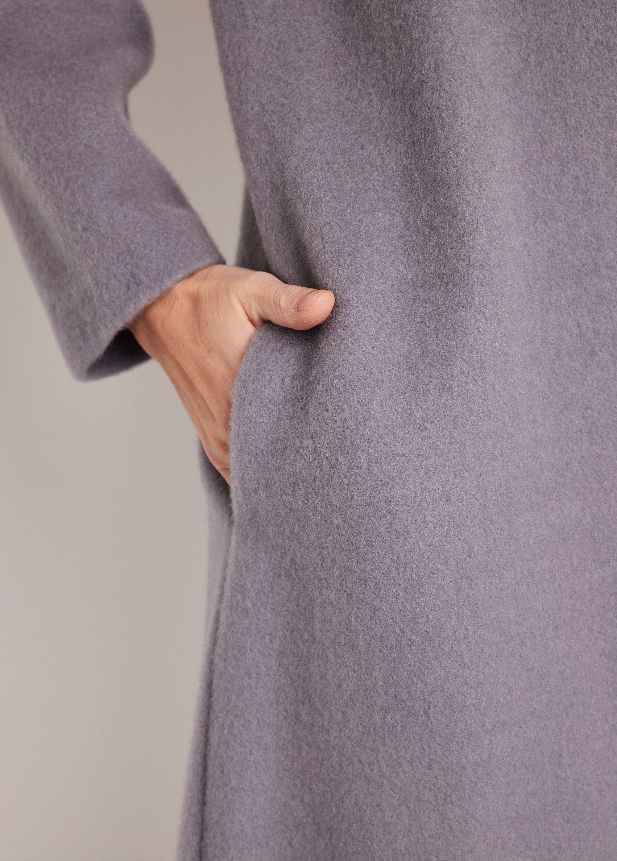 Courtelle®_zipped_knit_bathrobe_Pearl_grey_DE2_slim