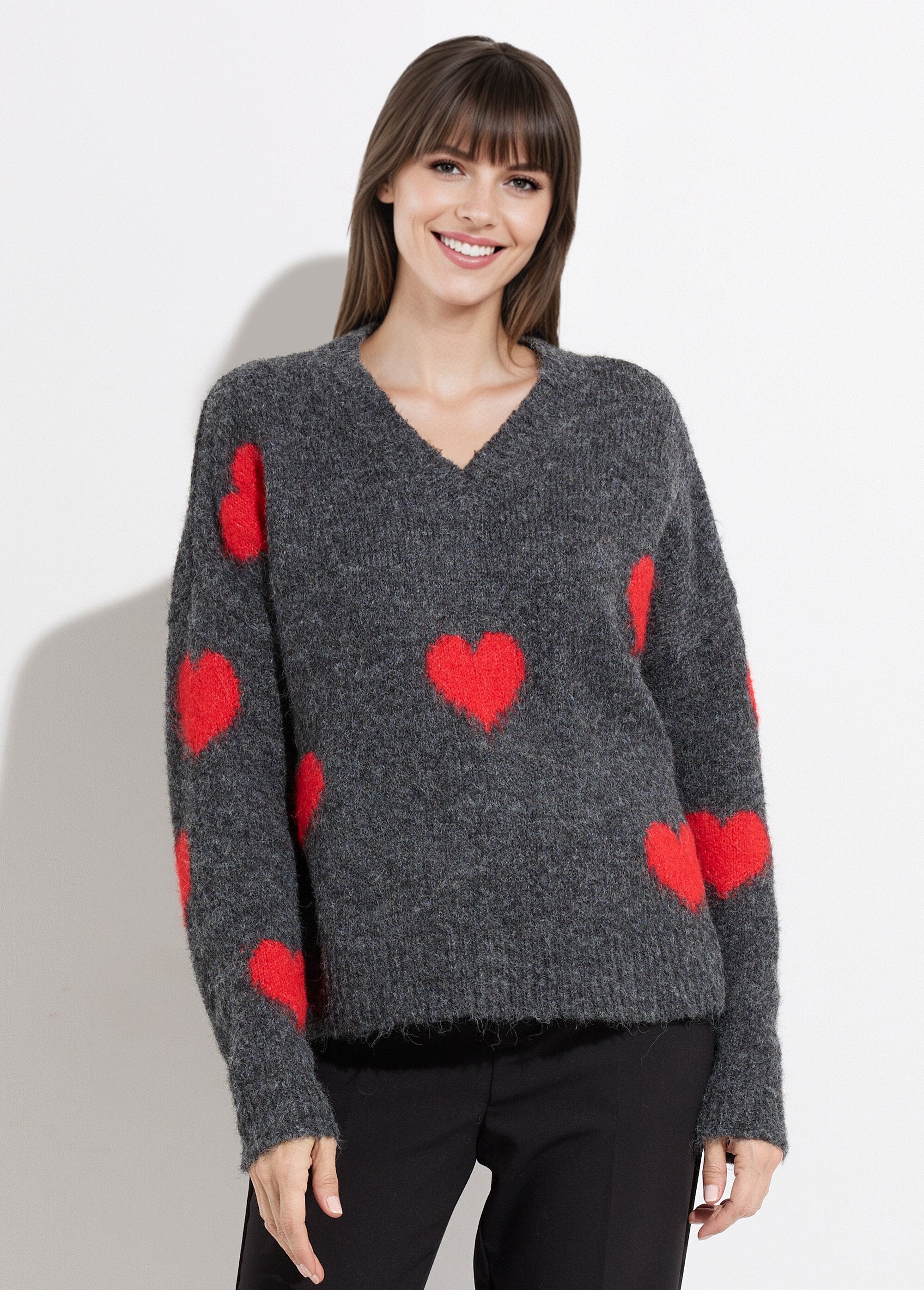 Warm_V-neck_wool_sweater_with_hearts_Charcoal_grey_FA1_slim