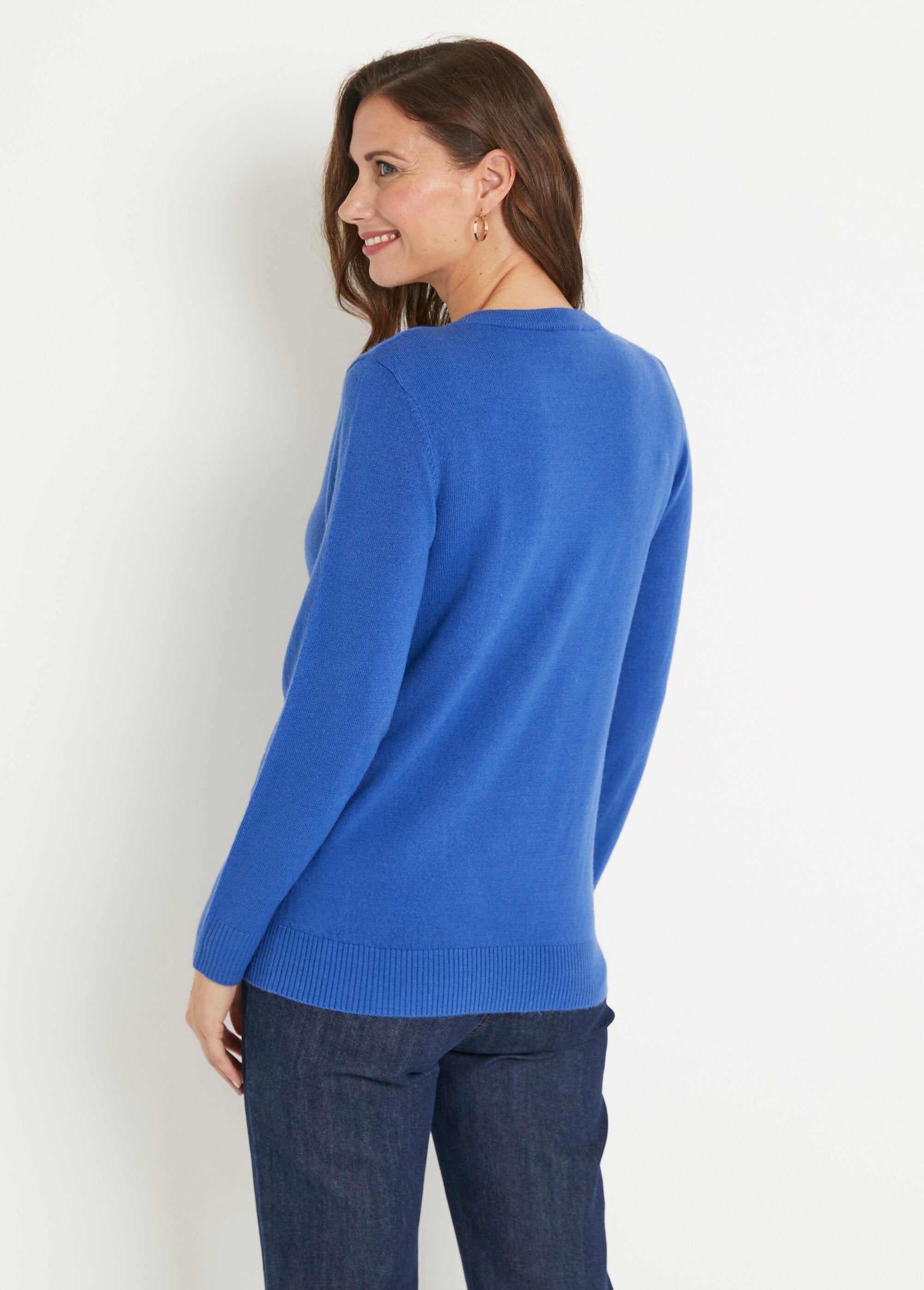 Soft_long-sleeved_V-neck_sweater_Blue_DO1_slim