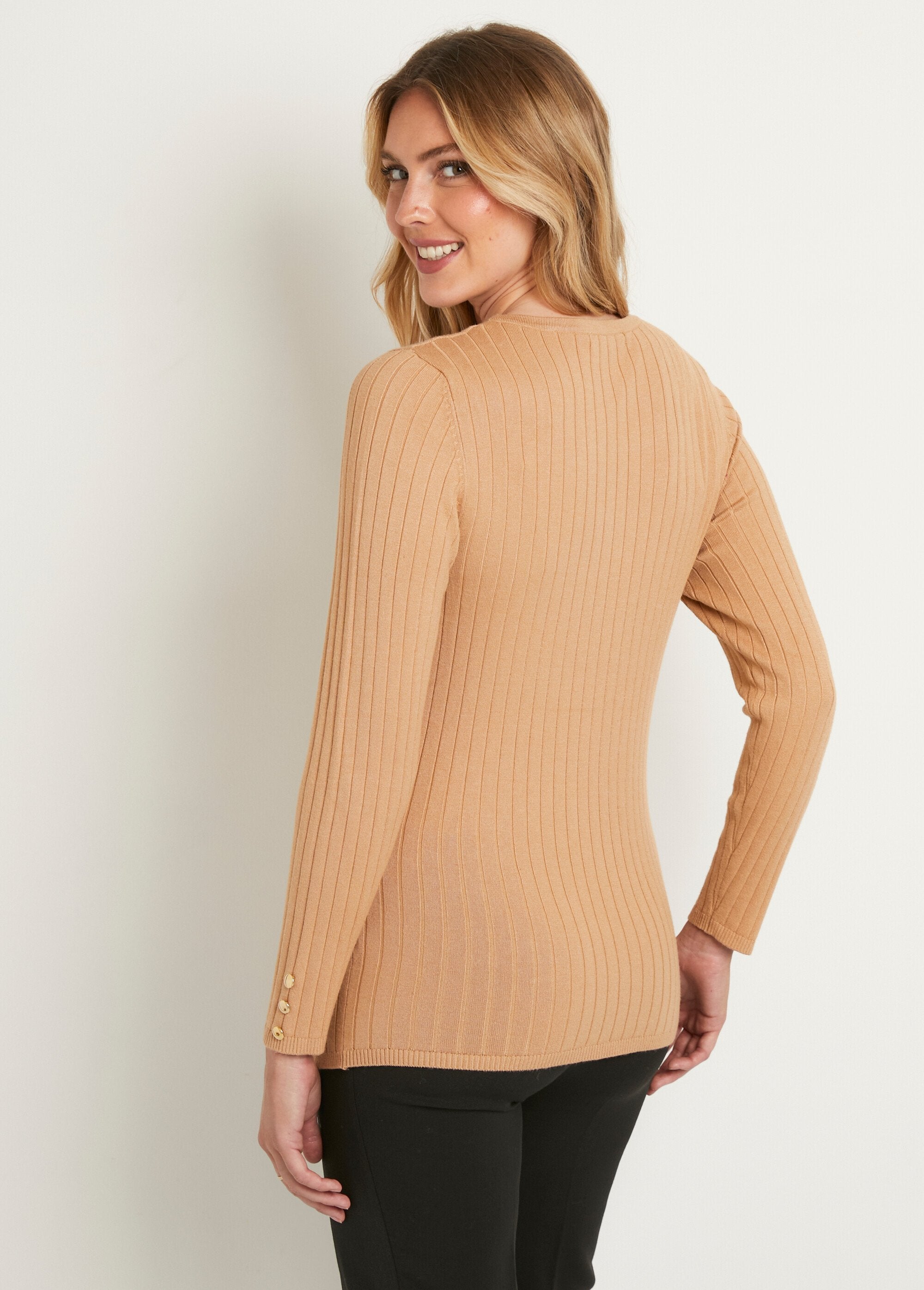 Soft_ribbed_short_sweater_round_neck_flat_ribbing_camel_DO1_slim