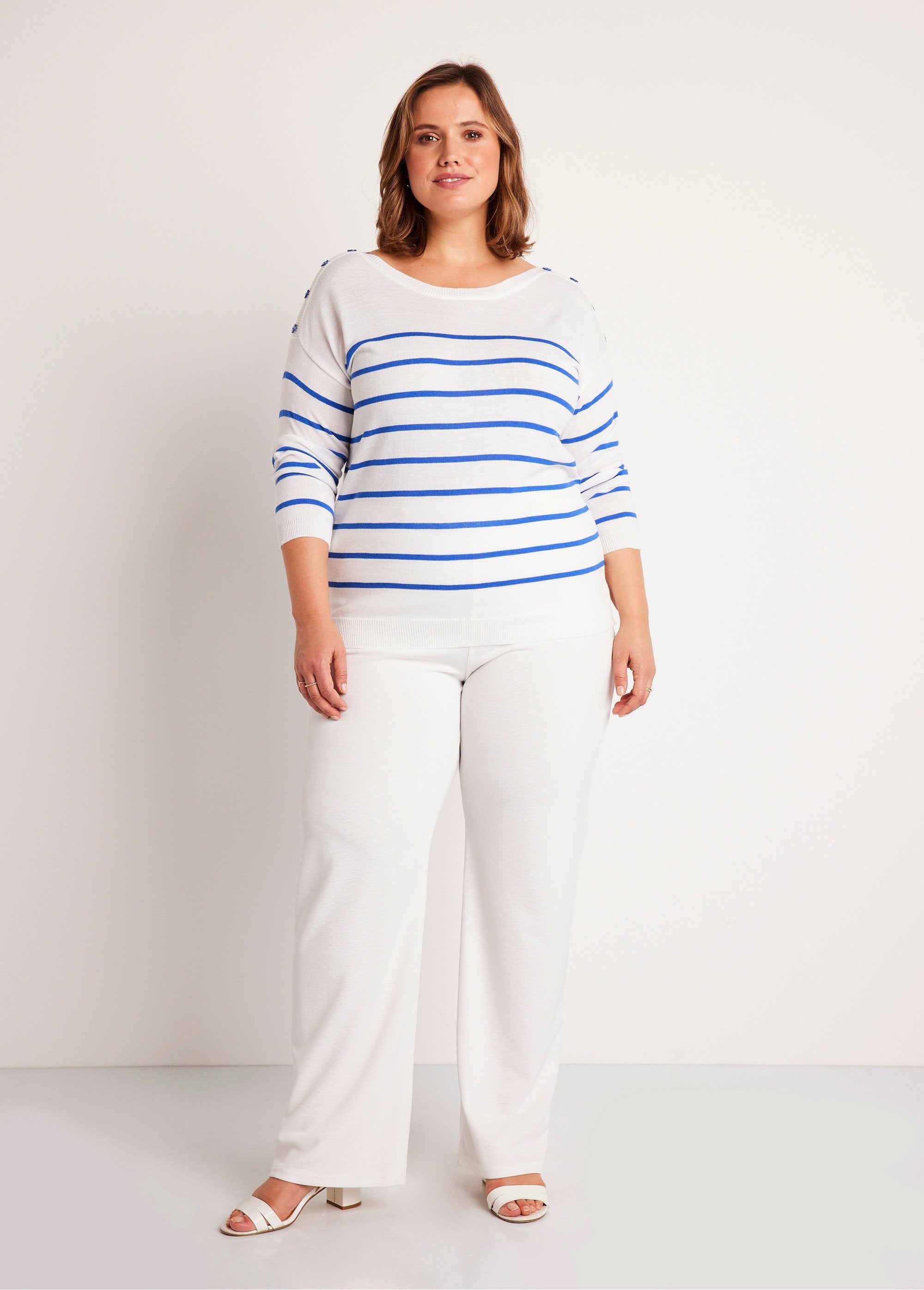 Thin_striped_sweater_White_and_blue_SF1_curvy